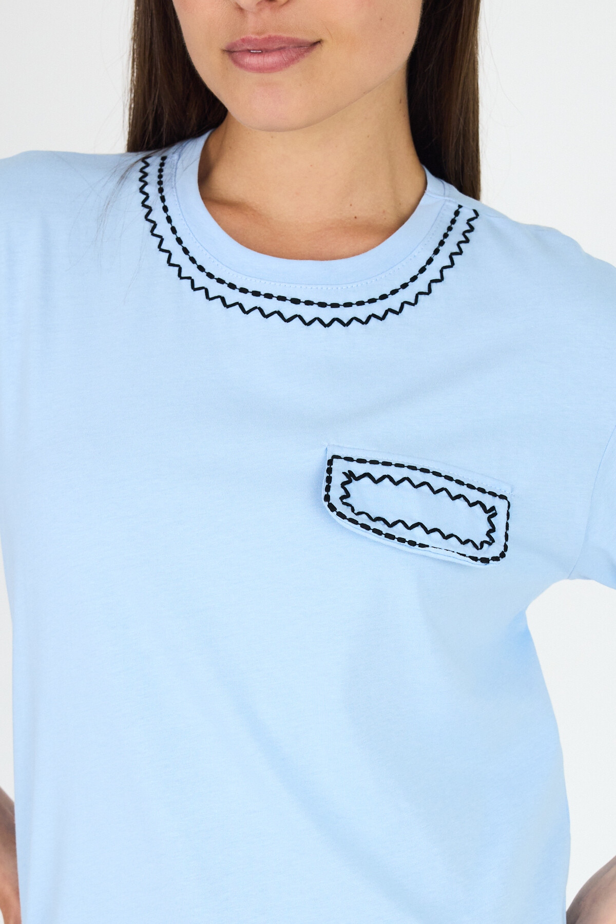 Mavi Nakış İşlemeli Cep Görünüm Detaylı Tişört 2255M - RAYS