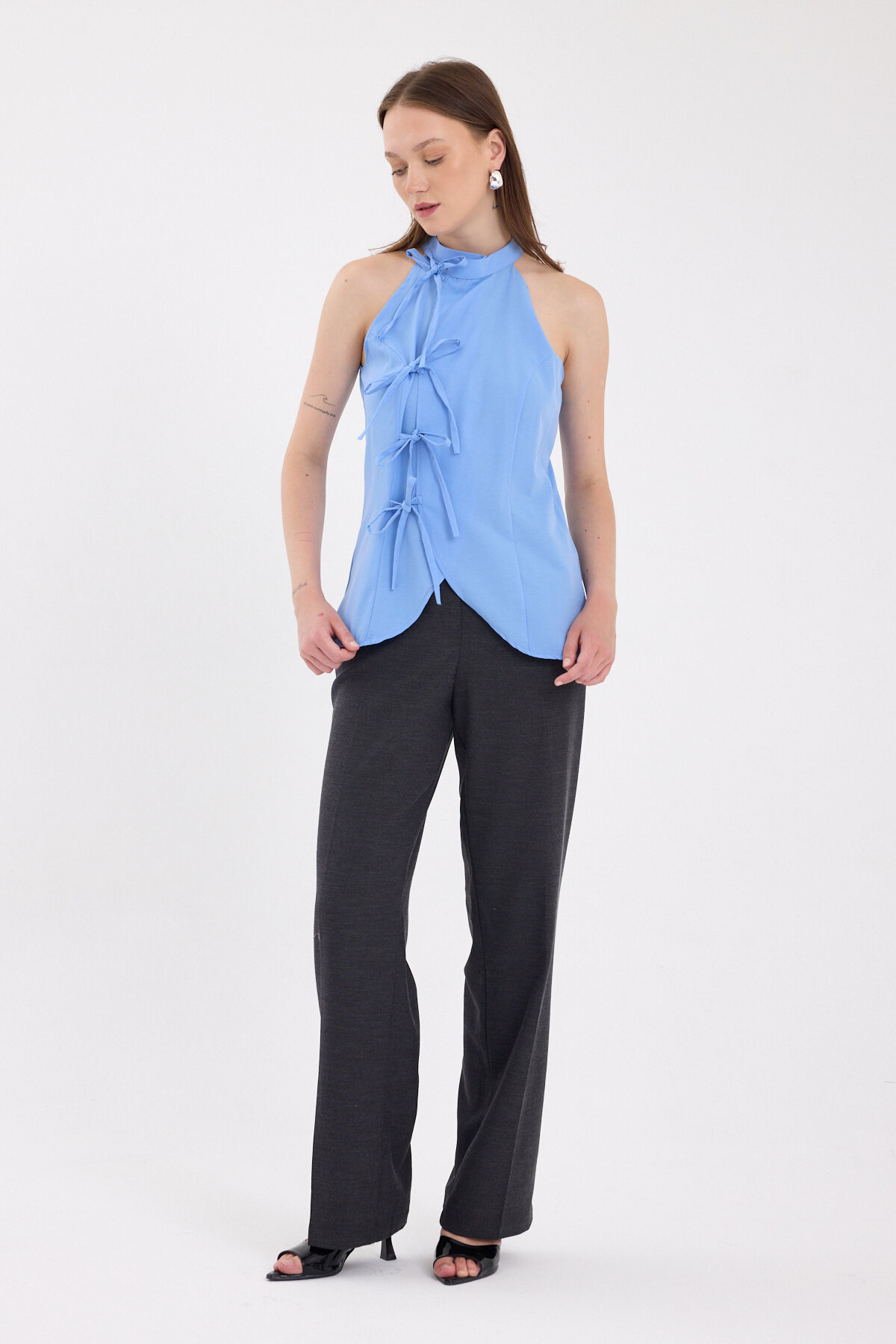 Mavi Ön Bağlama Detaylı Halter Yaka Bluz 8094A - 3