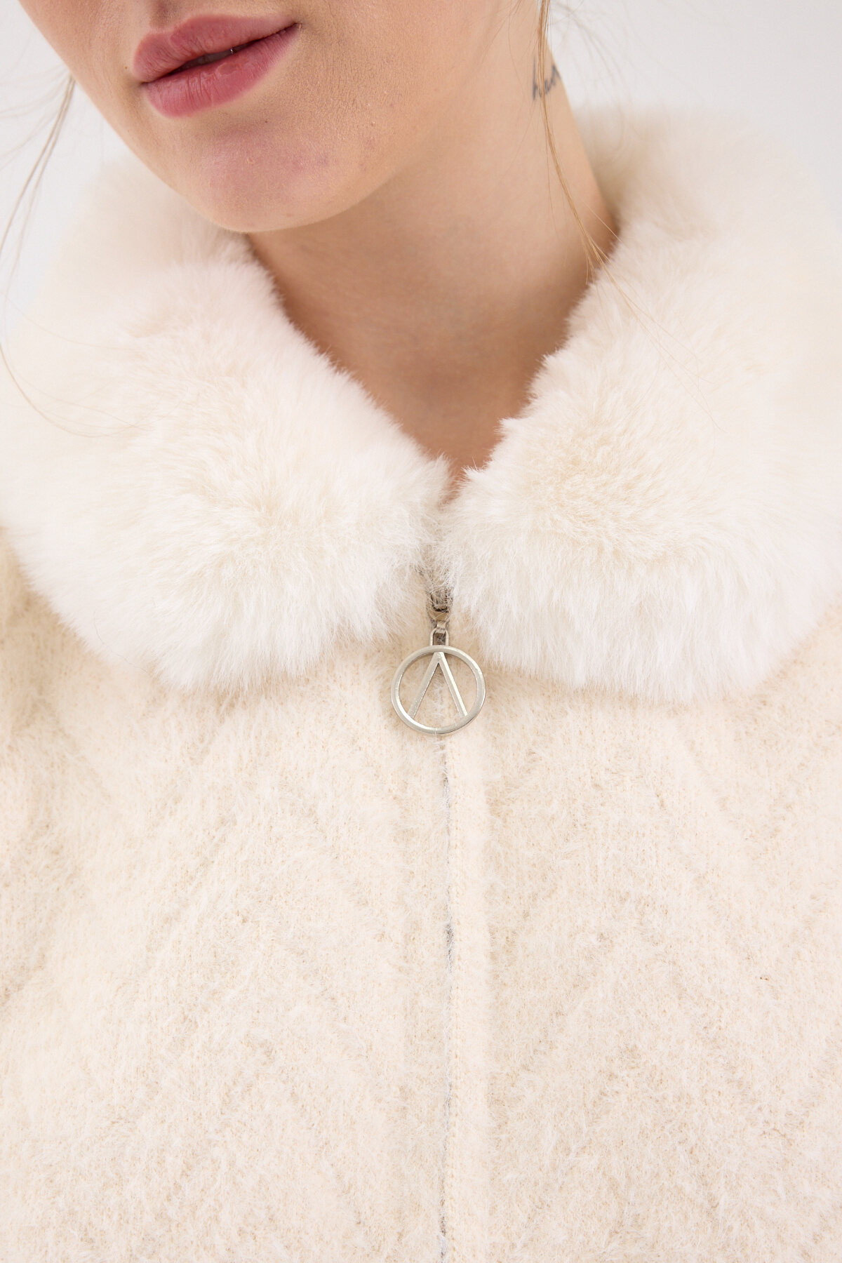 Natural Yaka Kürk Detaylı Kadın Hırka 6680 - RAYS