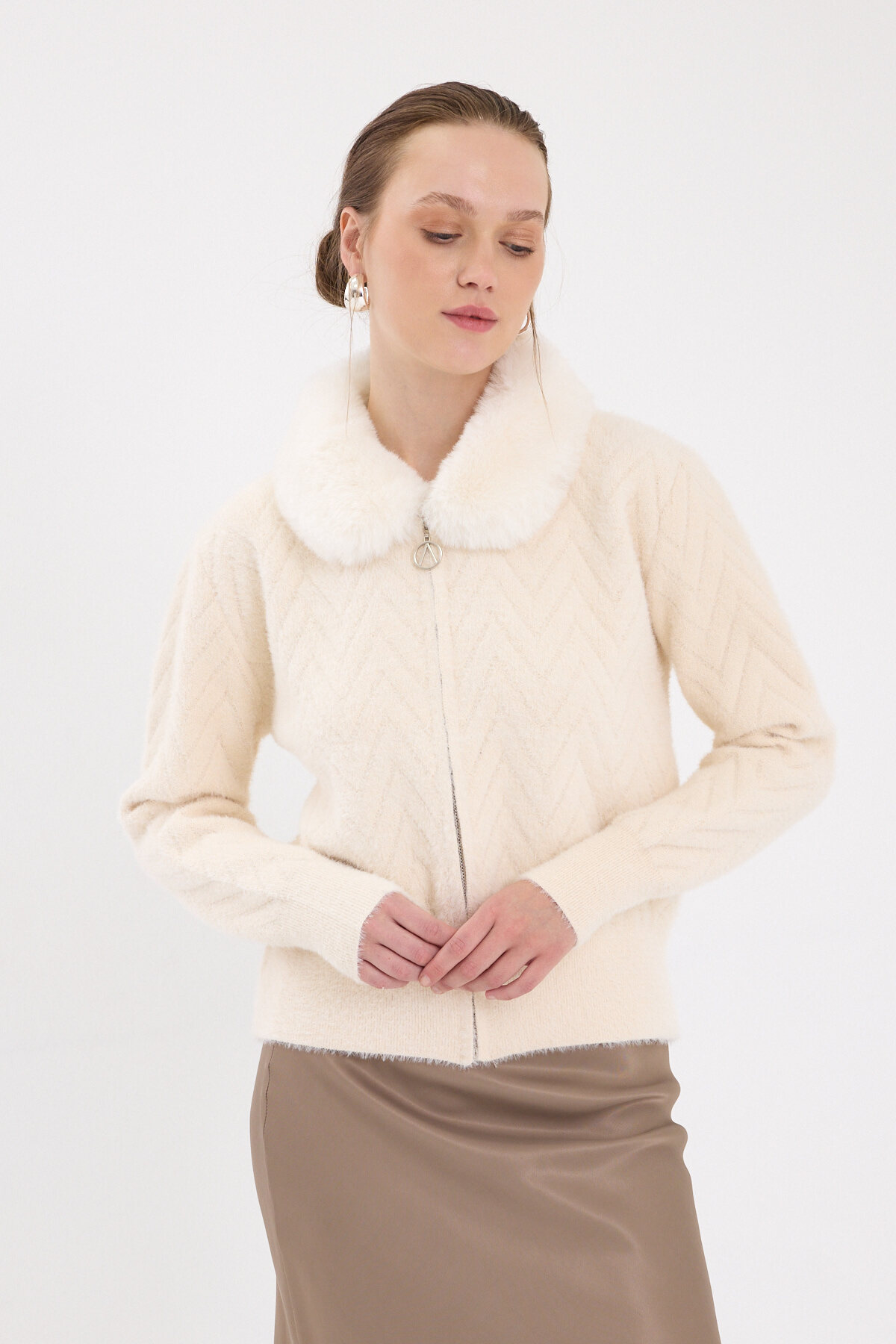 Natural Yaka Kürk Detaylı Kadın Hırka 6680 - RAYS