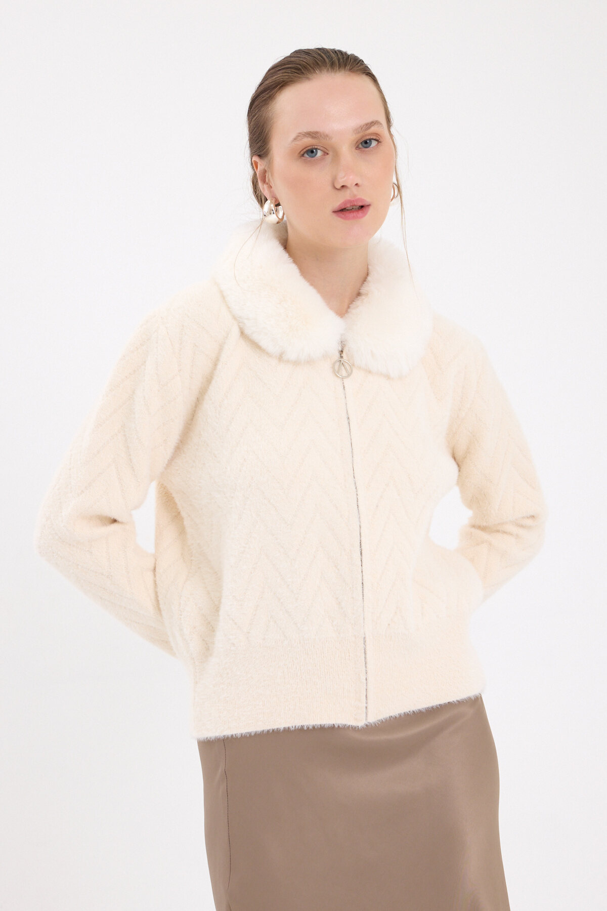 Natural Yaka Kürk Detaylı Kadın Hırka 6680 - 6