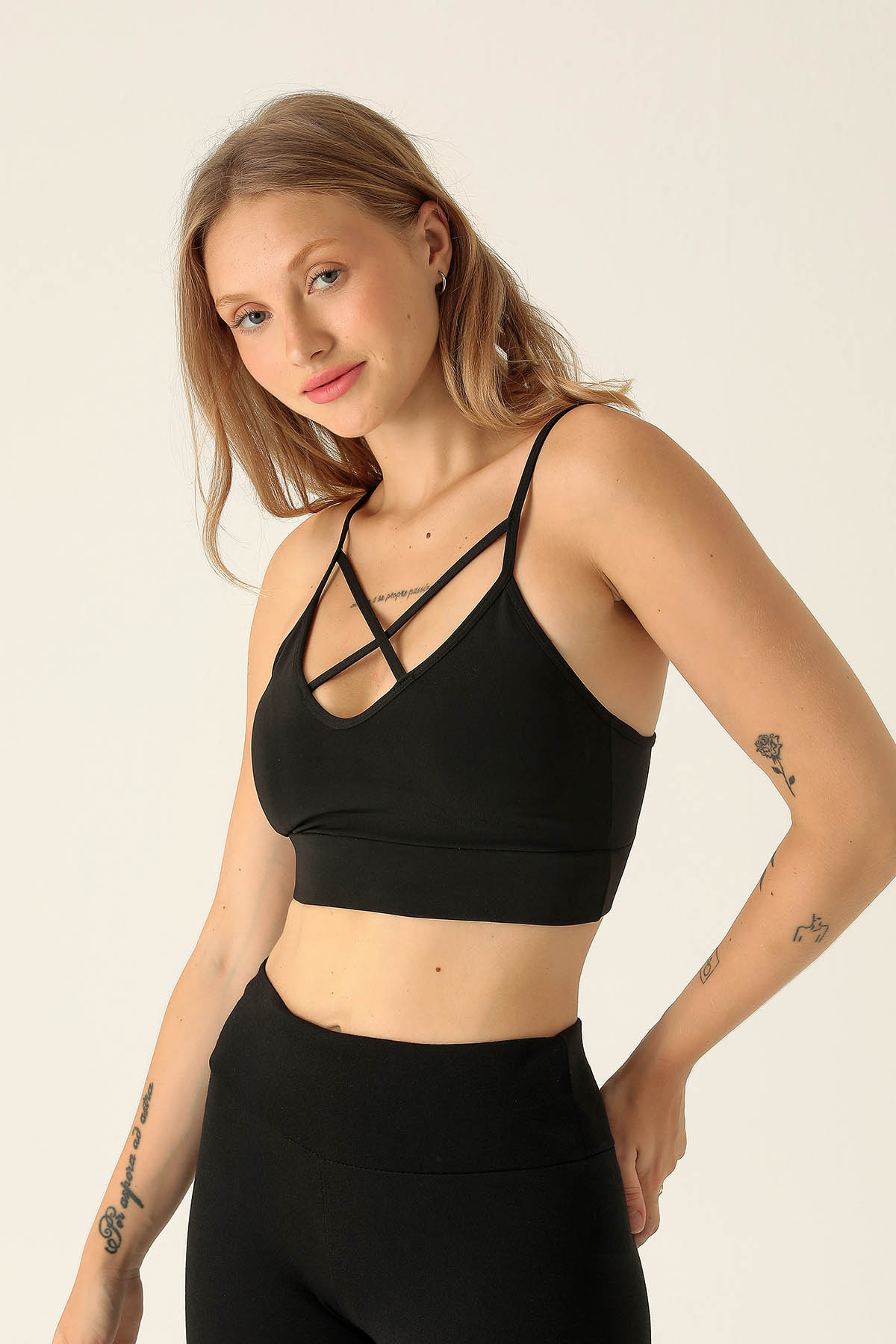 Önü Çapraz Askılı Büstiyer - 9022-1 Siyah - 1