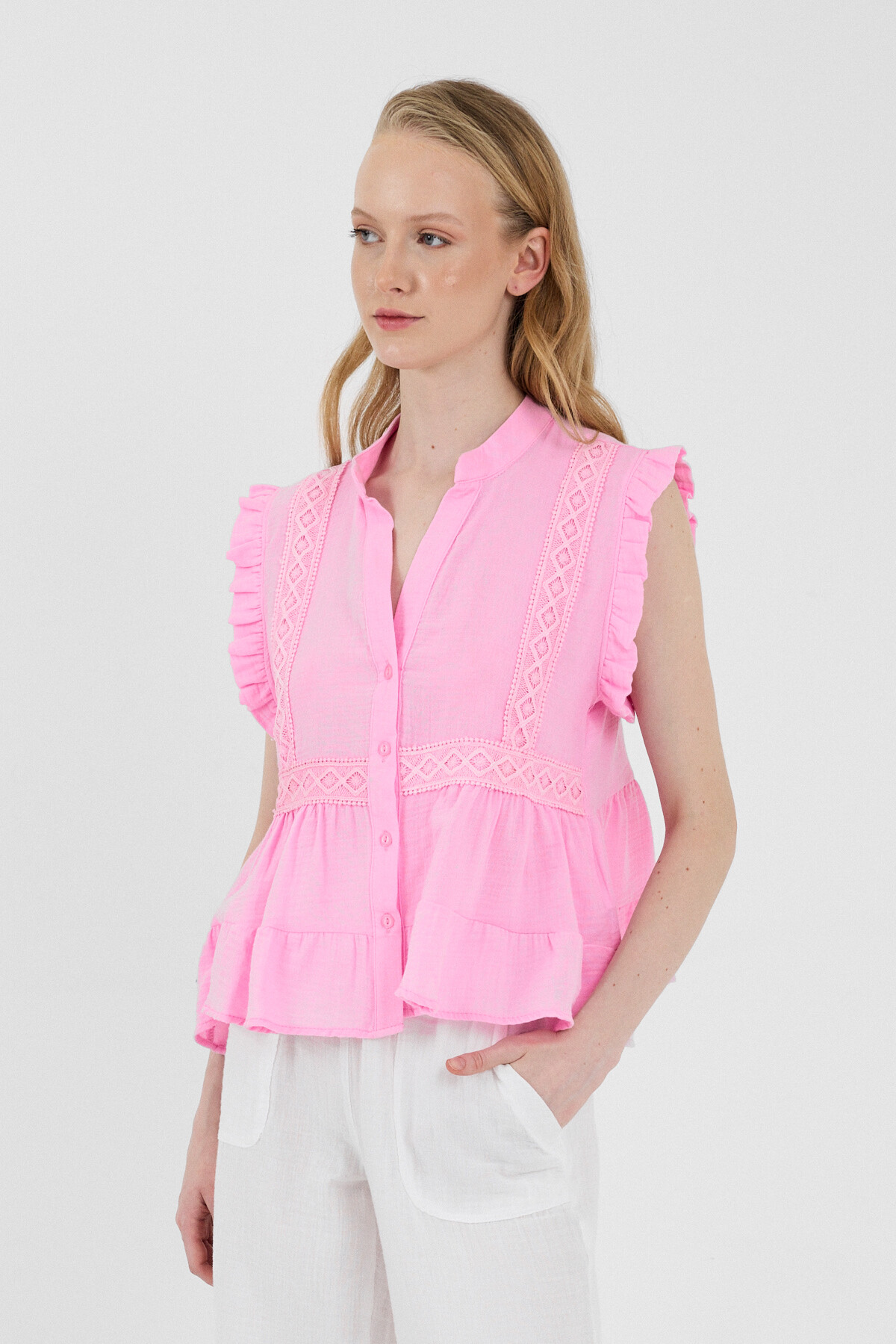 Pembe Fırfır Kollu Dantel Detaylı %100 Pamuk Müslin Bluz 8039A 