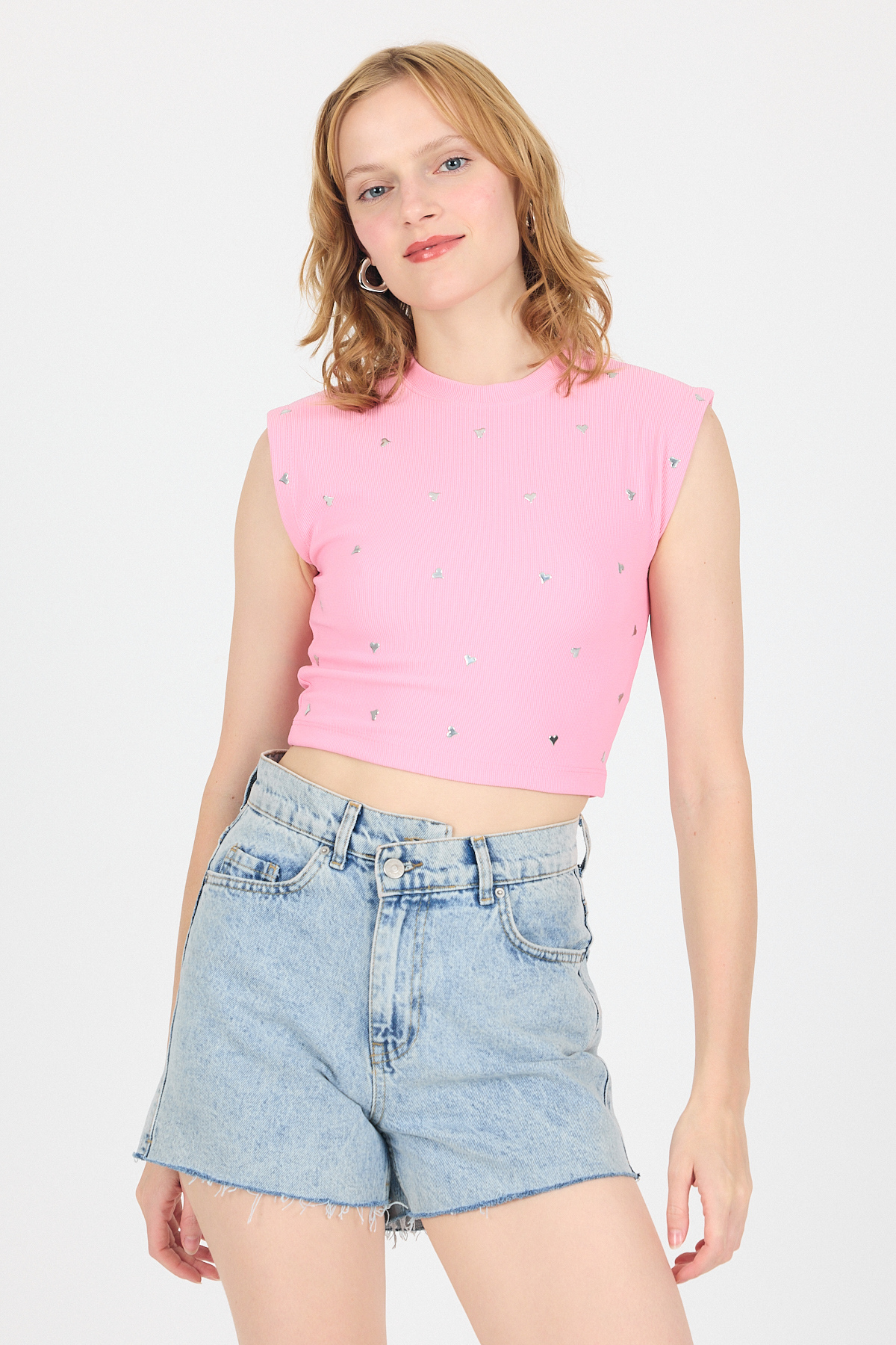 Pembe Gümüş Kalp Detaylı Crop Tişört 2499 - RAYS