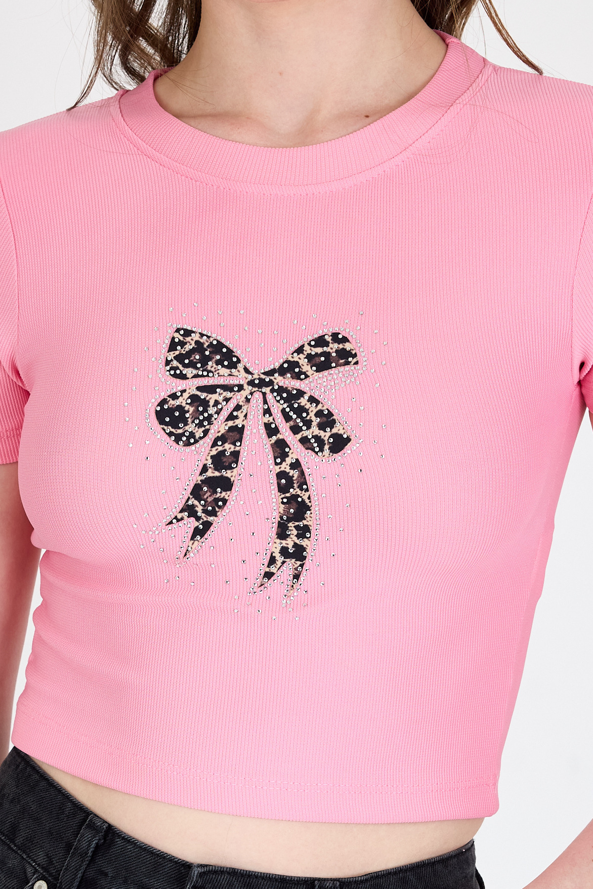 Pembe Leopar Fiyonk Baskılı Taş Detaylı Slim Fit Crop Tişört 0549-1 - RAYS