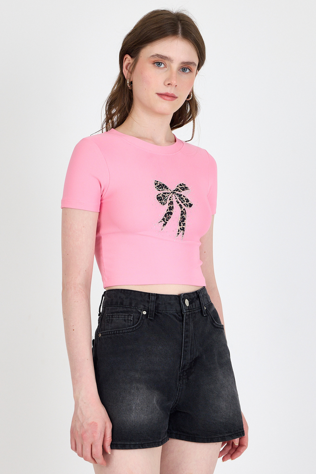 Pembe Leopar Fiyonk Baskılı Taş Detaylı Slim Fit Crop Tişört 0549-1 - RAYS