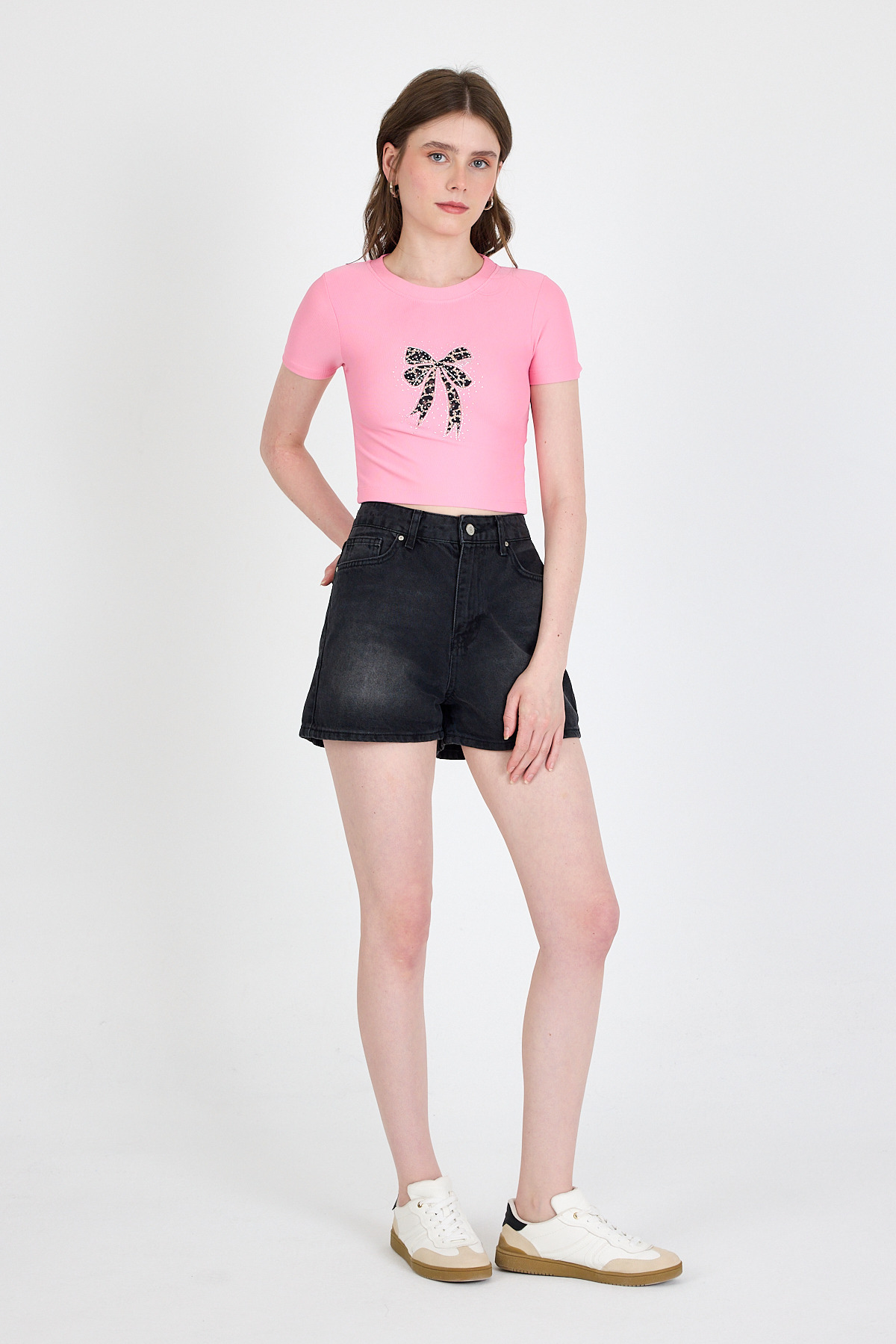 Pembe Leopar Fiyonk Baskılı Taş Detaylı Slim Fit Crop Tişört 0549-1 - RAYS