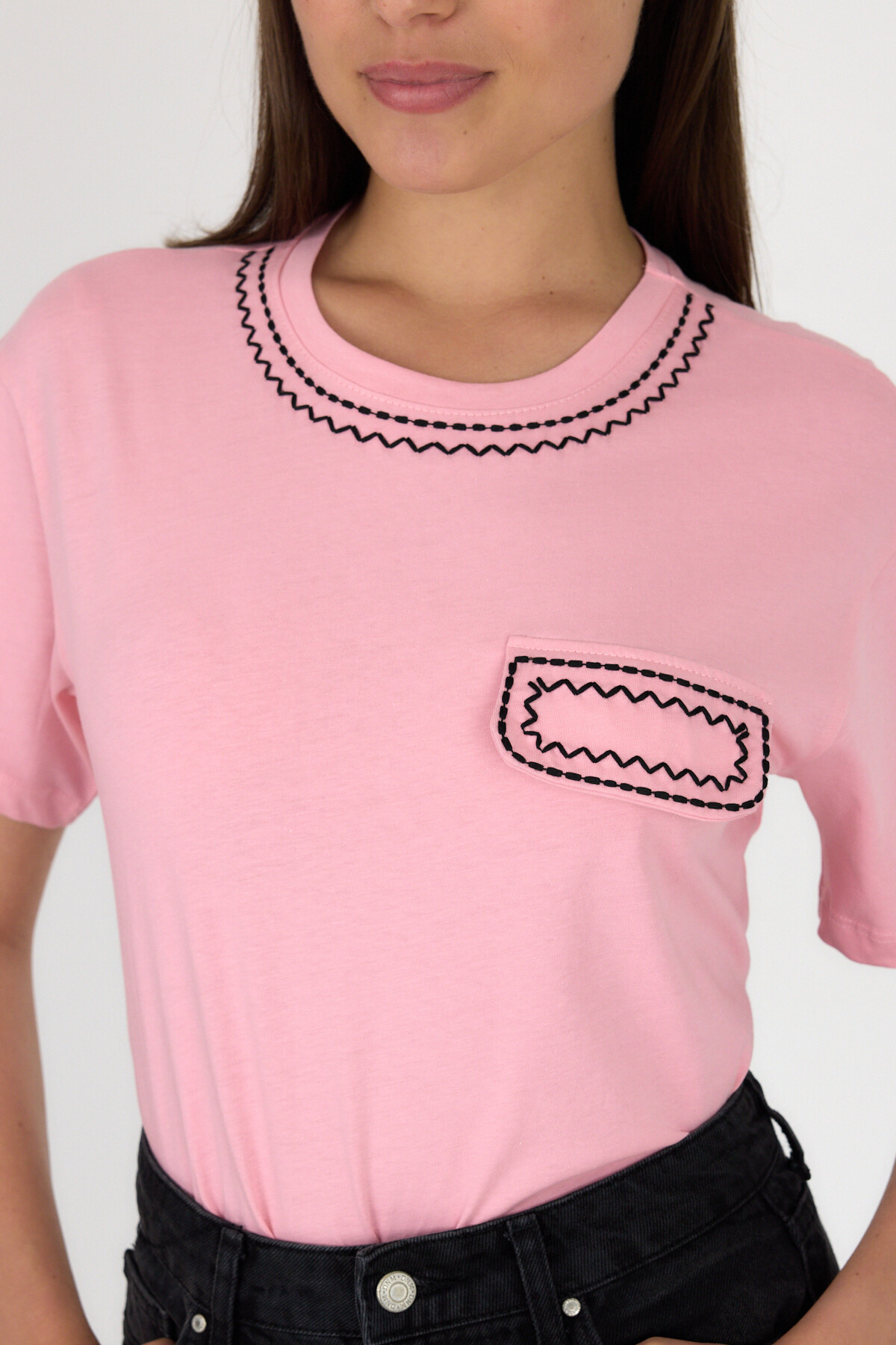 Pembe Nakış İşlemeli Cep Görünüm Detaylı Tişört 2255M - 4