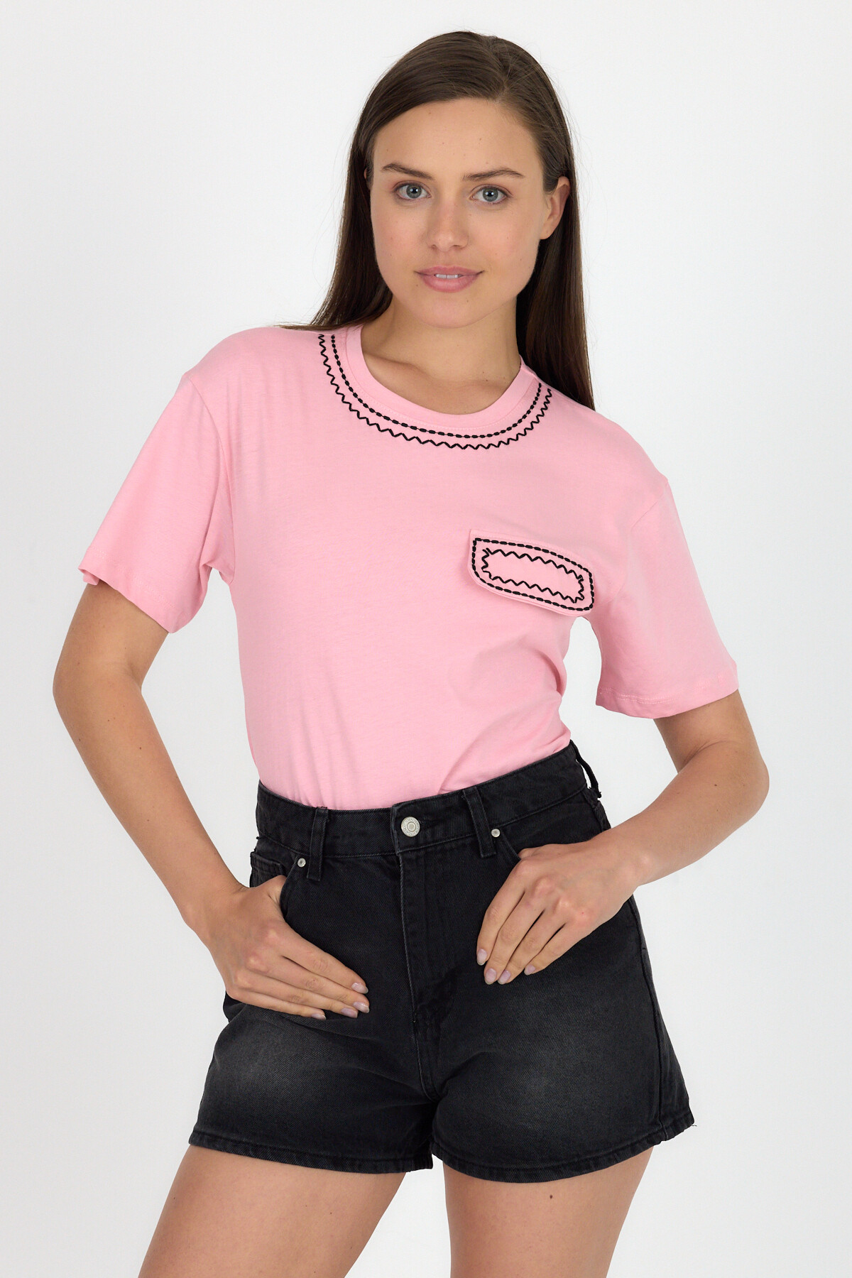 Pembe Nakış İşlemeli Cep Görünüm Detaylı Tişört 2255M - 7