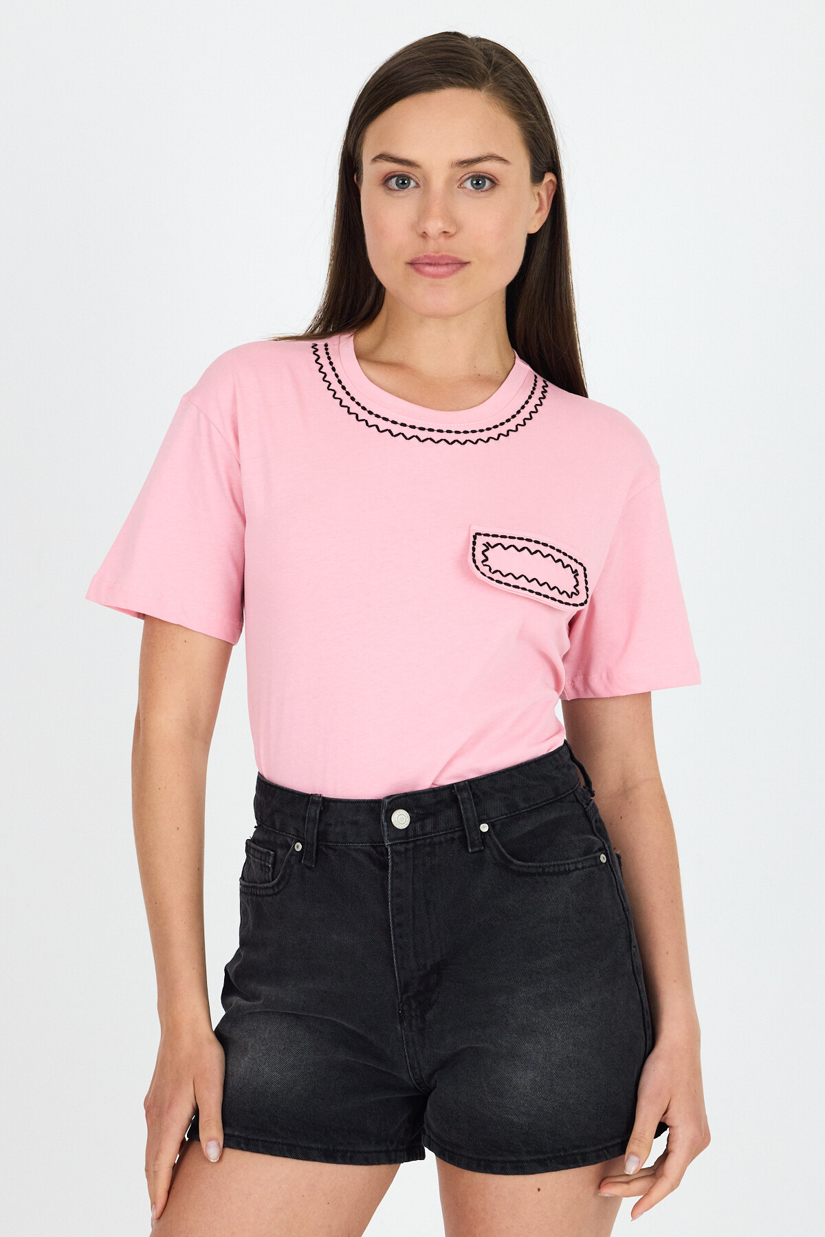 Pembe Nakış İşlemeli Cep Görünüm Detaylı Tişört 2255M - 8