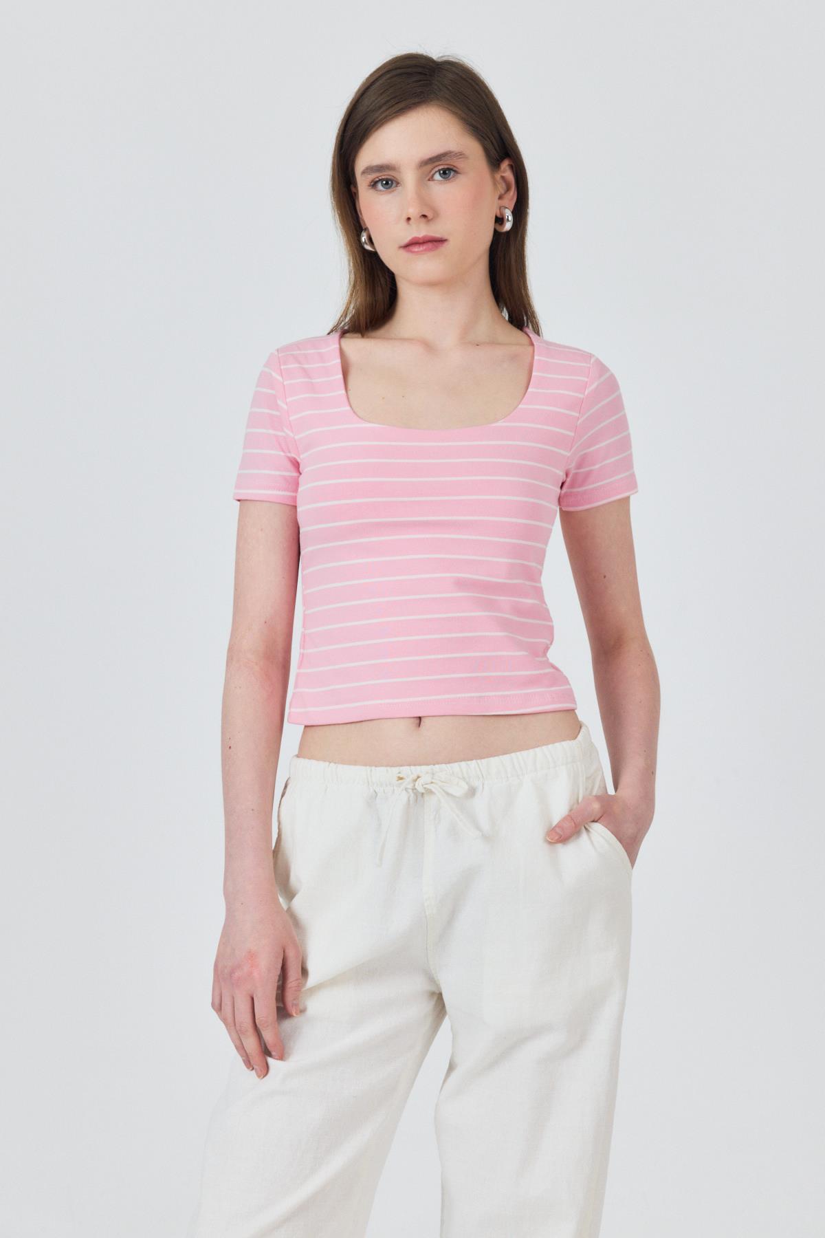 Pembe U Yaka Çizgili Tişört 4016 - 1