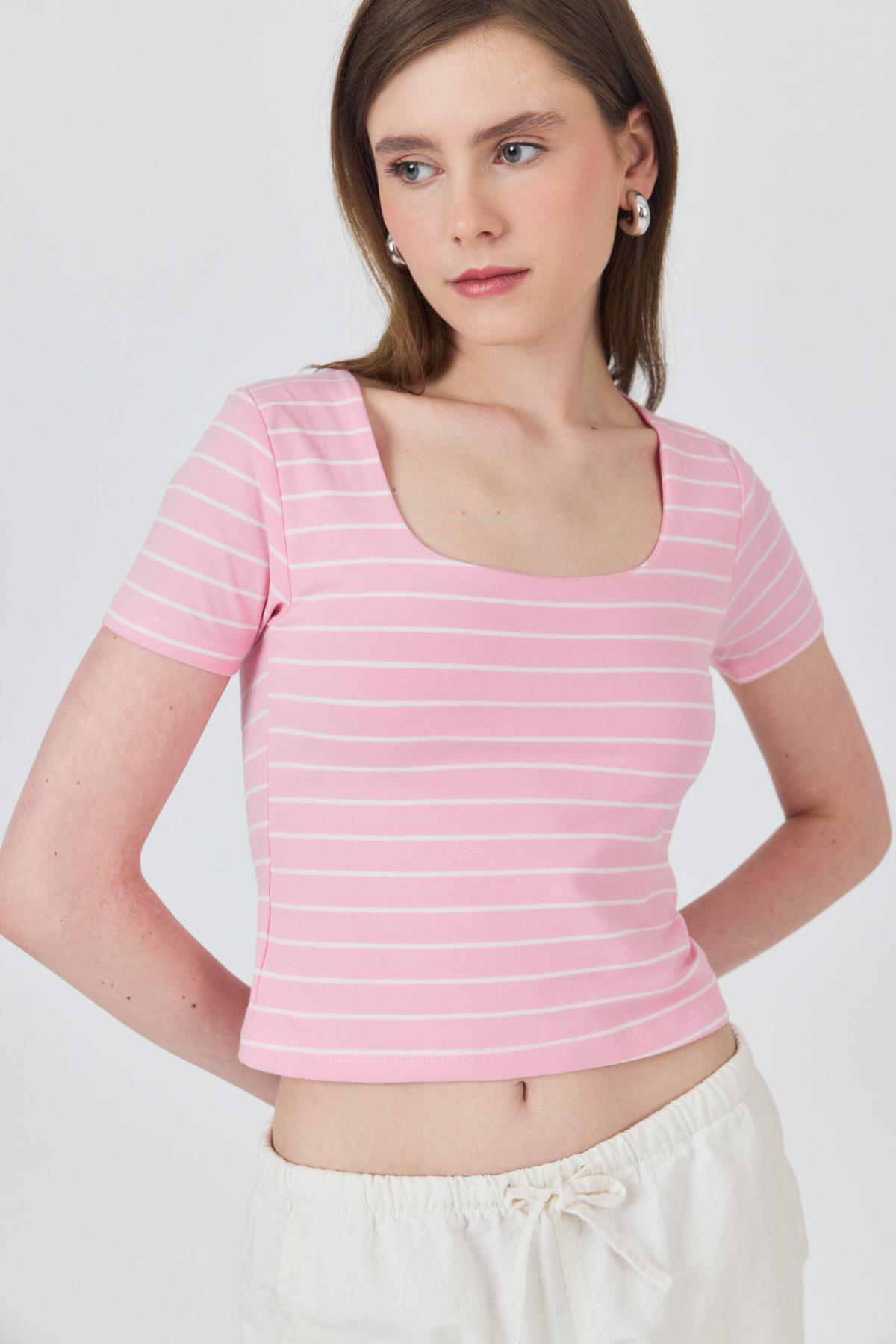 Pembe U Yaka Çizgili Tişört 4016 - 4
