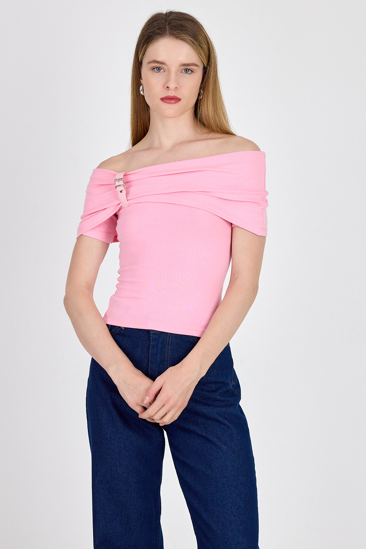 Pembe Viskoz/Yumuşak Kumaş Madonna Yaka Toka Detaylı Bluz 1475 - 2
