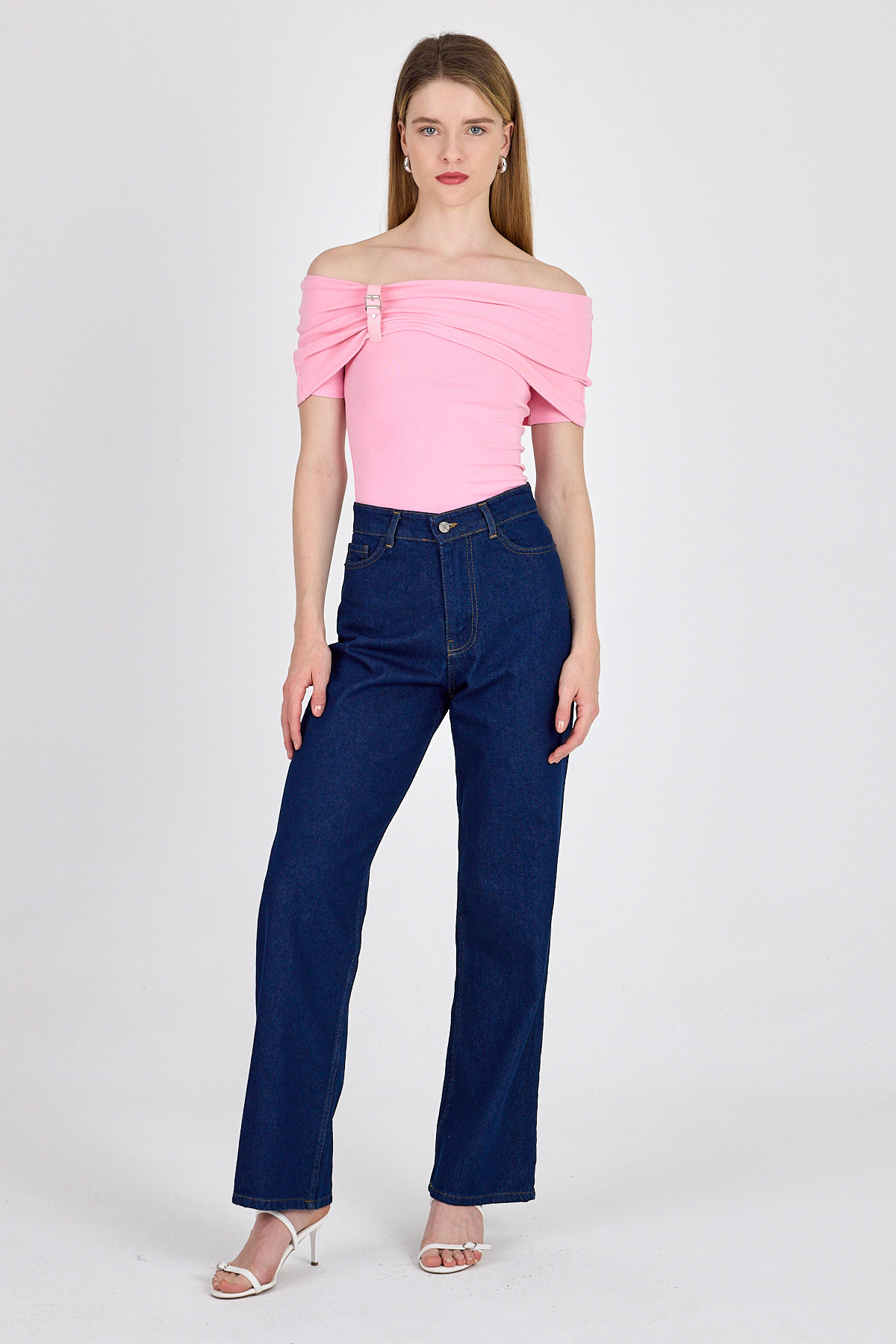 Pembe Viskoz/Yumuşak Kumaş Madonna Yaka Toka Detaylı Bluz 1475 - 3