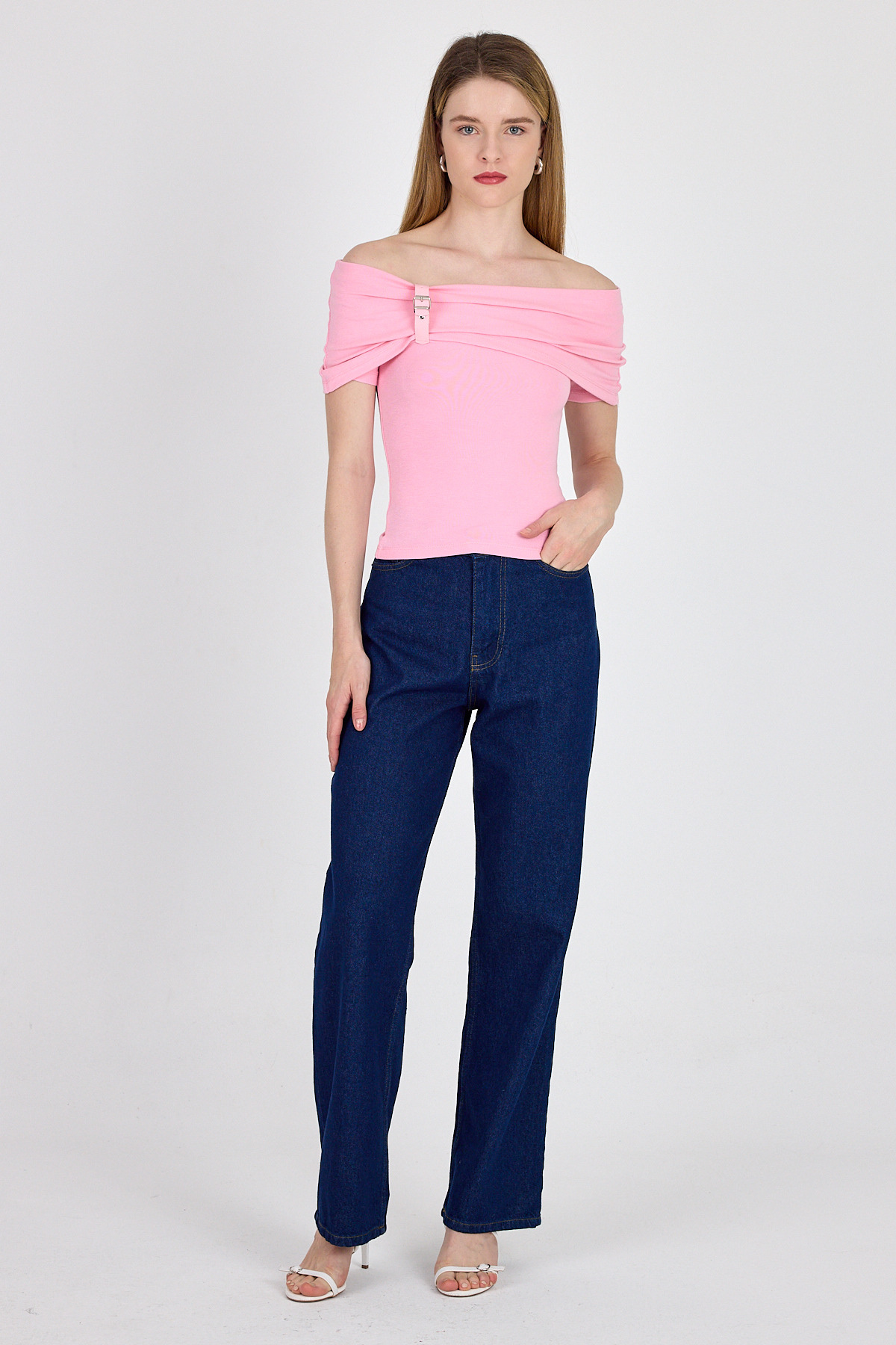 Pembe Viskoz/Yumuşak Kumaş Madonna Yaka Toka Detaylı Bluz 1475 - 6