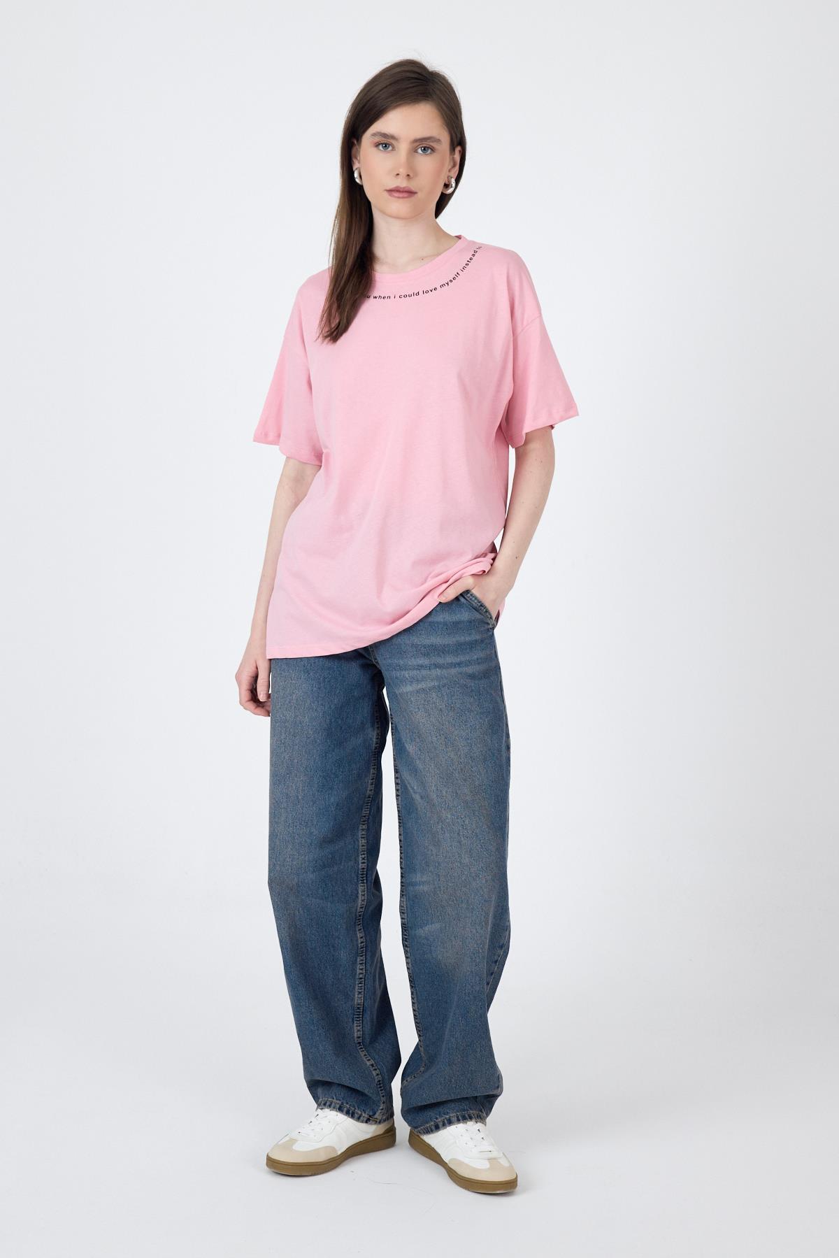 Pembe Yaka Yazı Baskılı Oversize Pamuklu Tişört 2150-34M - 3