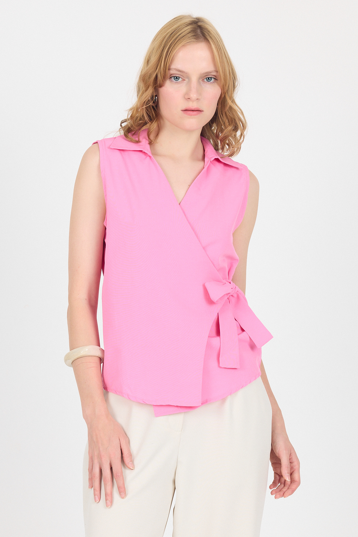 Pembe Yan Bağlama Detaylı Kolsuz Kruvaze Bluz 8047 - 6