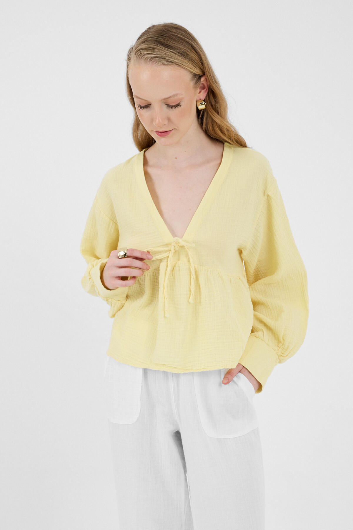 Sarı %100 Pamuk V Yaka Ön Bağlama Detaylı Bluz 4784A
- 2