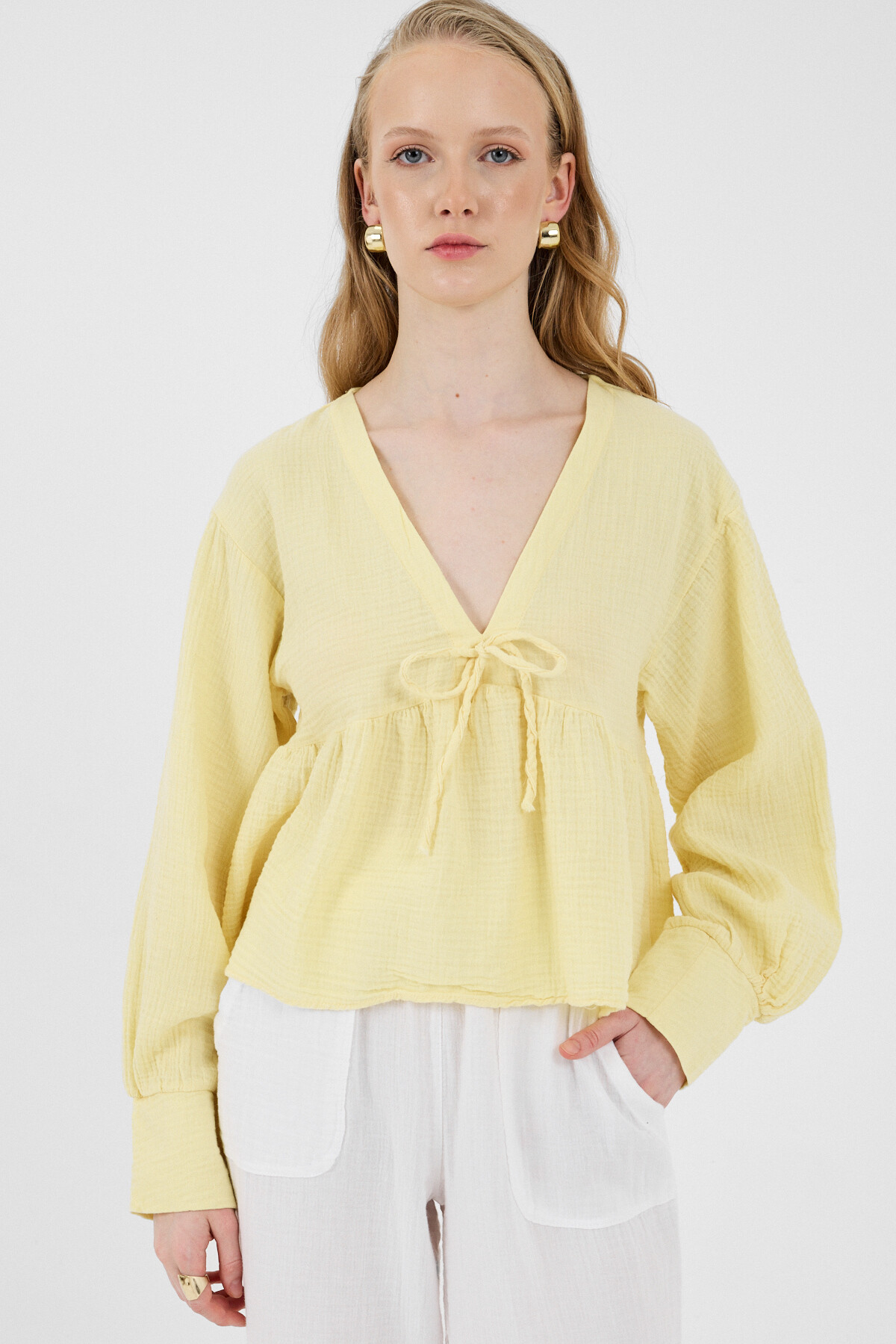 Sarı %100 Pamuk V Yaka Ön Bağlama Detaylı Bluz 4784A
- 1