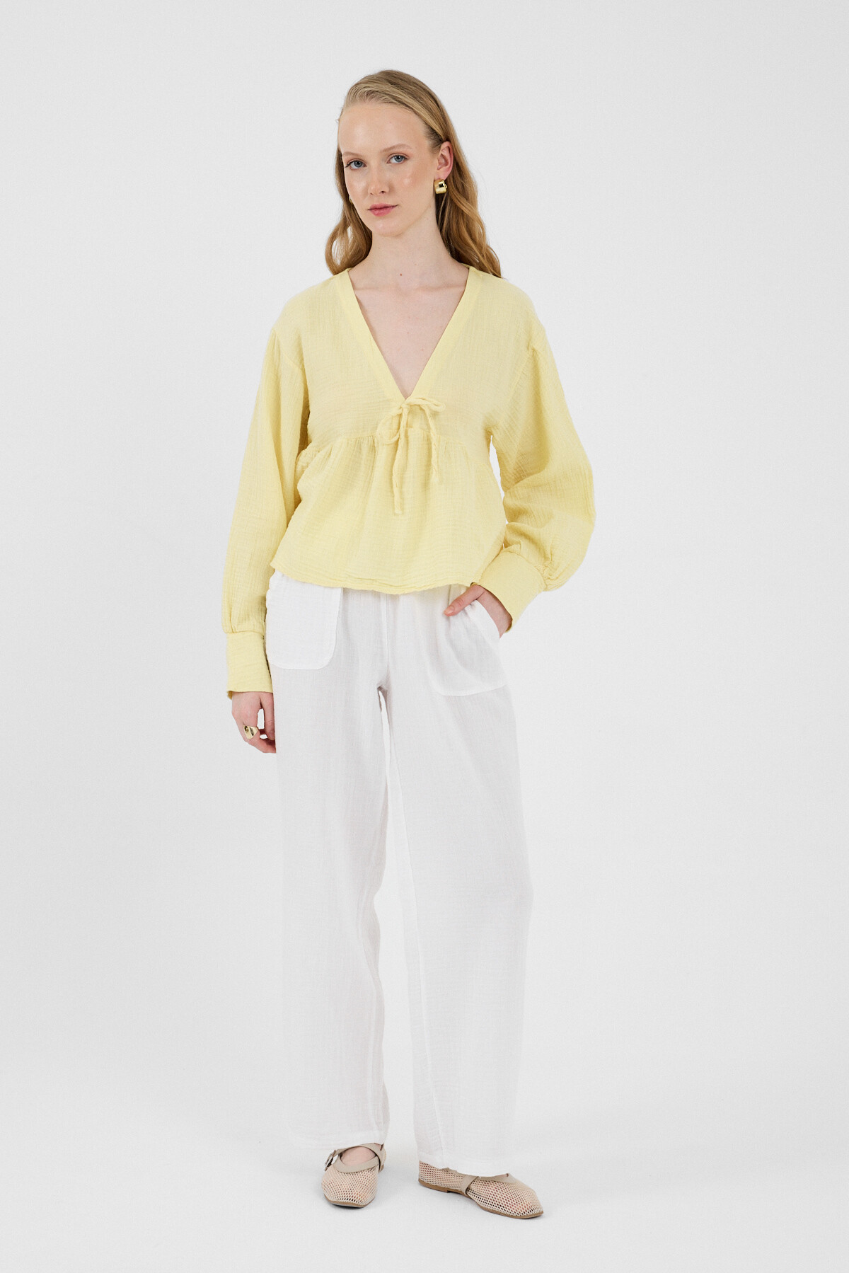 Sarı %100 Pamuk V Yaka Ön Bağlama Detaylı Bluz 4784A
- 3