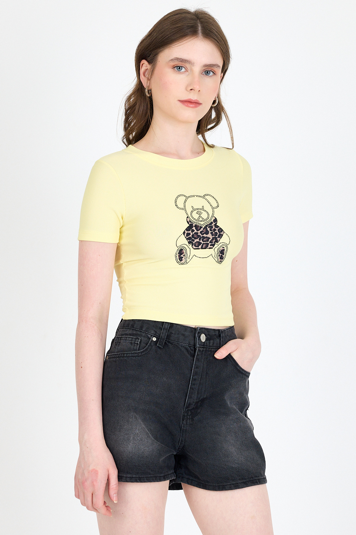 Sarı Ayıcık Baskılı Leopar Detaylı Slim Fit Crop Tişört 0549 - 2