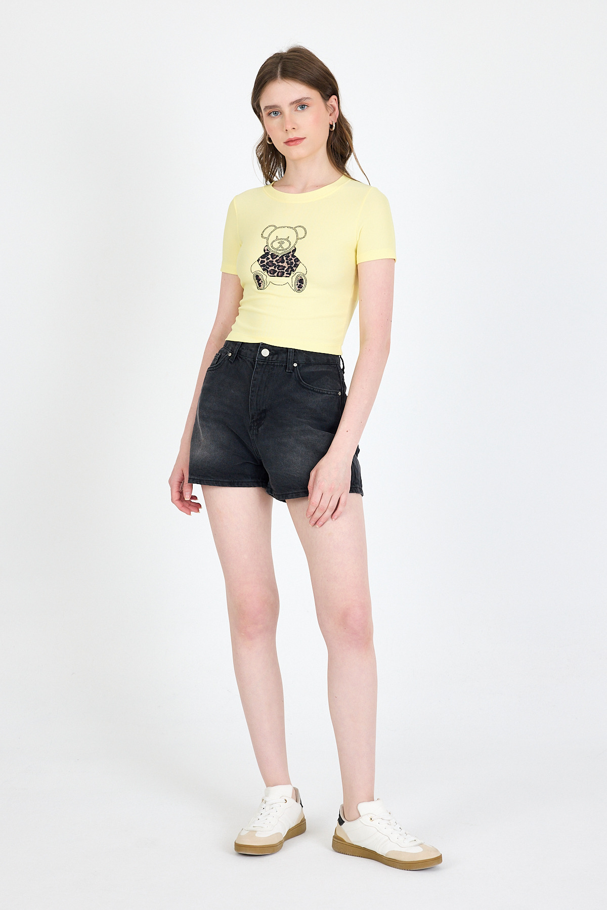 Sarı Ayıcık Baskılı Leopar Detaylı Slim Fit Crop Tişört 0549 - 3