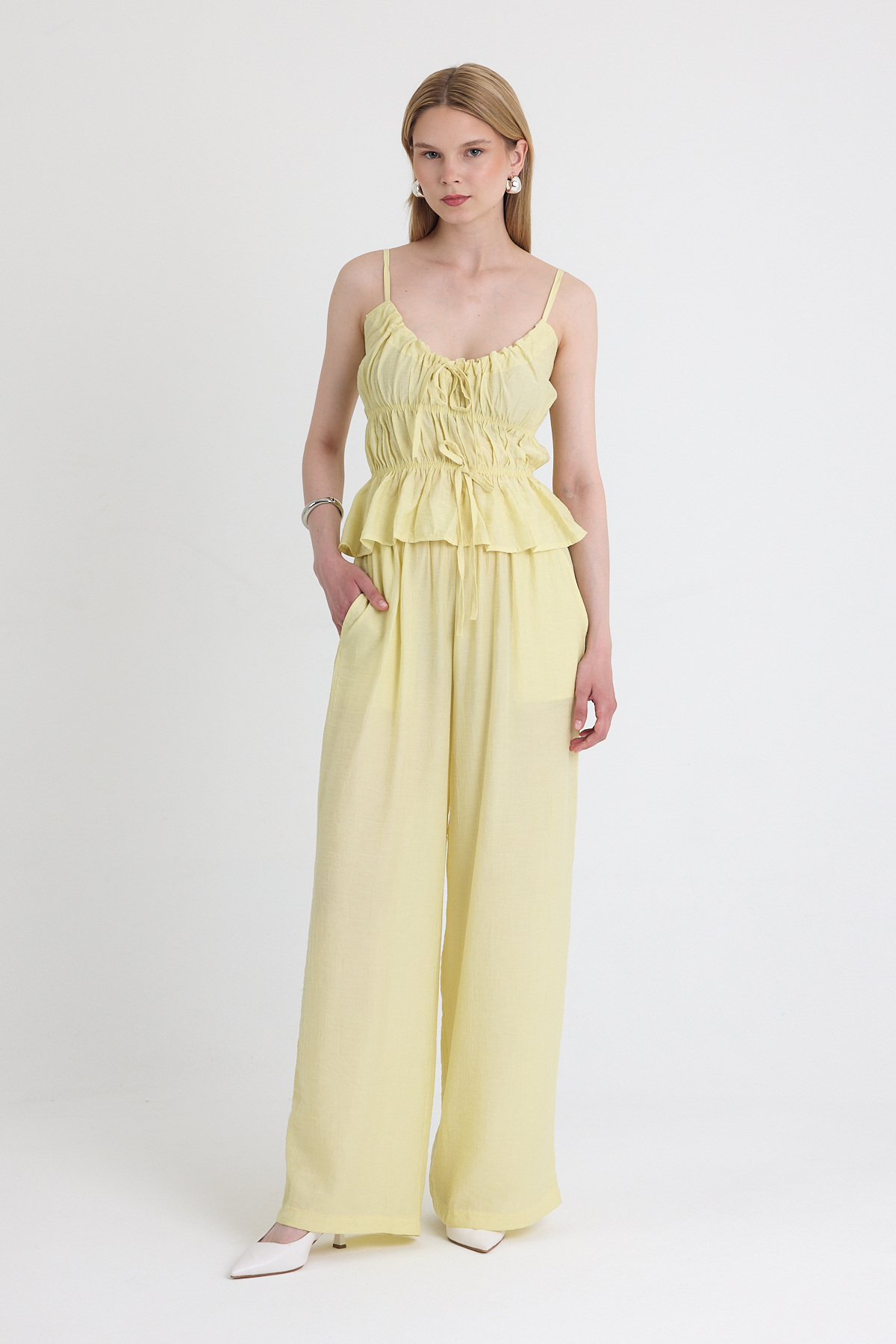 Sarı Fırfırlı Askılı Bluz ve Geniş Paça Pantolon Takımı 5216 - 3