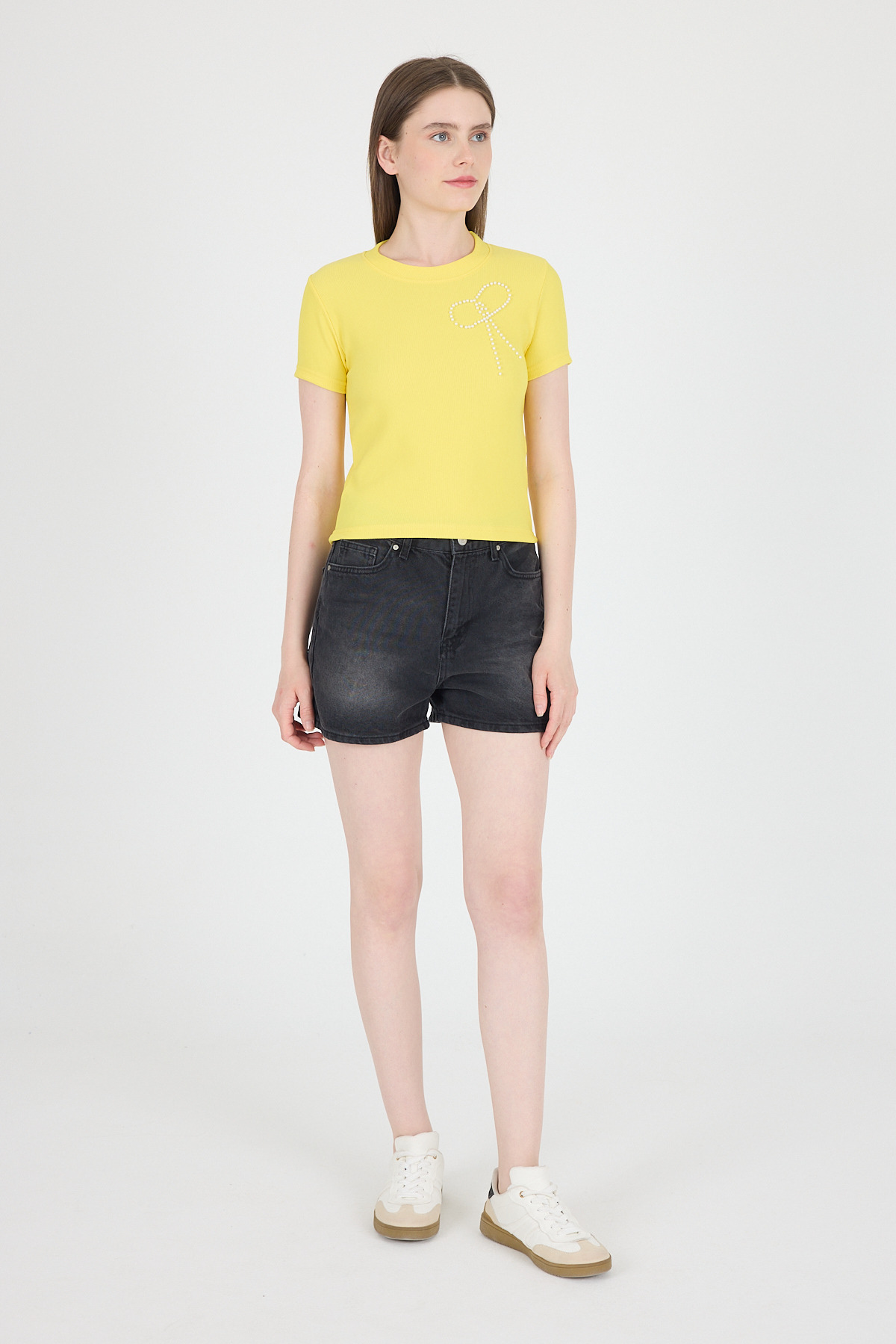 Sarı İnci Kurdele İşlemeli Crop Slim Fit Tişört 2229 - 6