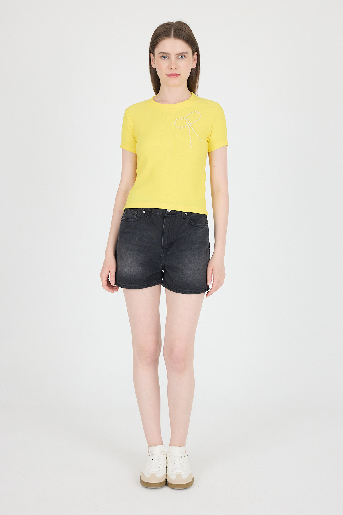Sarı İnci Kurdele İşlemeli Crop Slim Fit Tişört 2229 - 3