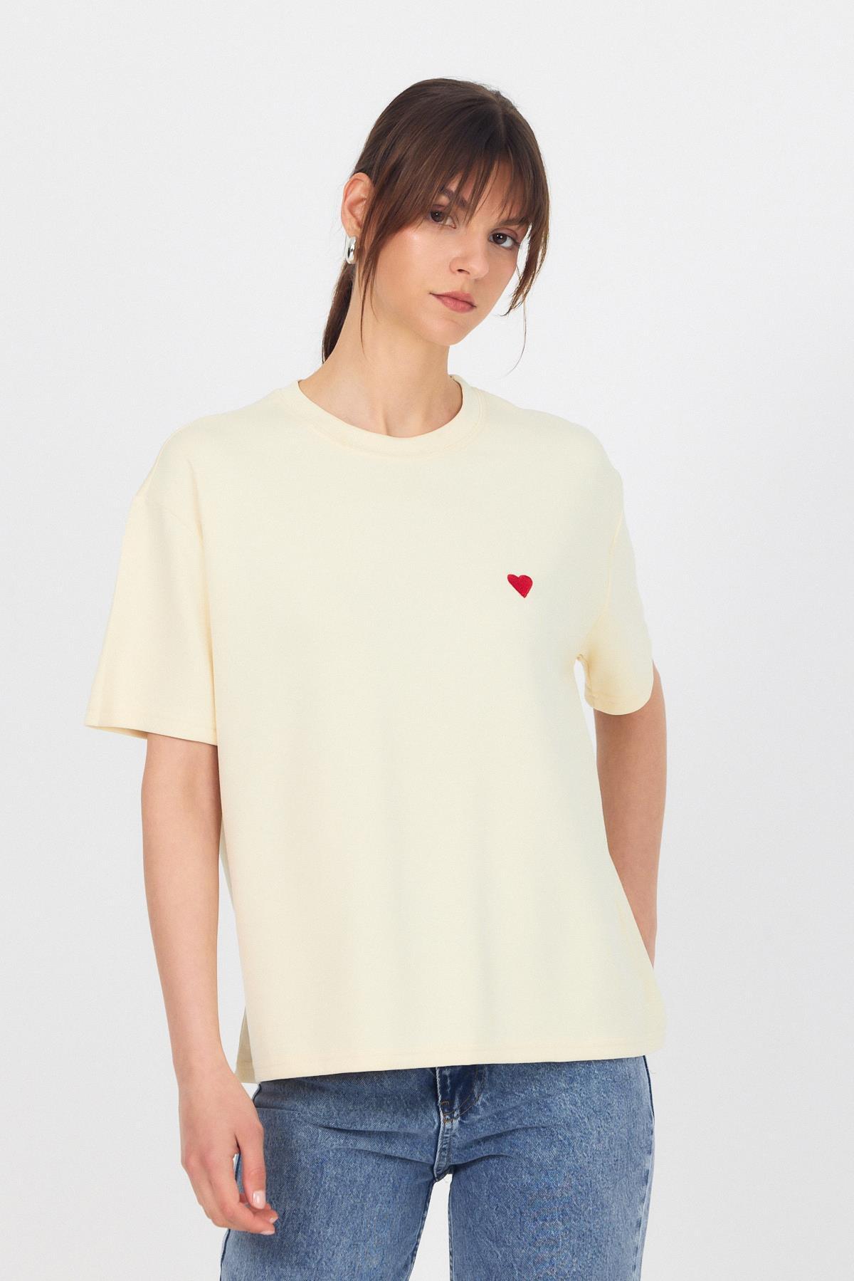 Sarı Kalp Nakışlı Premium Kumaş Tişört 6218 - 1