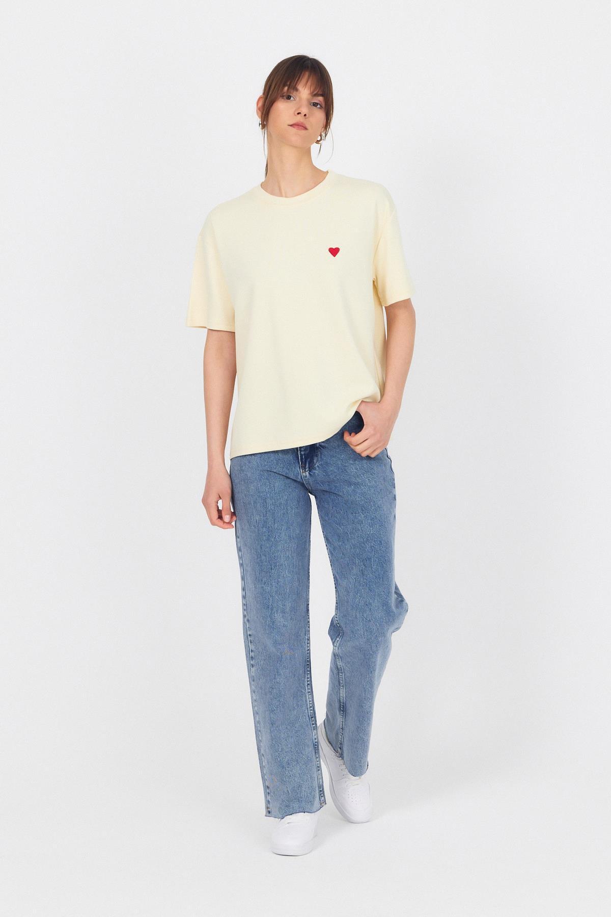 Sarı Kalp Nakışlı Premium Kumaş Tişört 6218 - RAYS