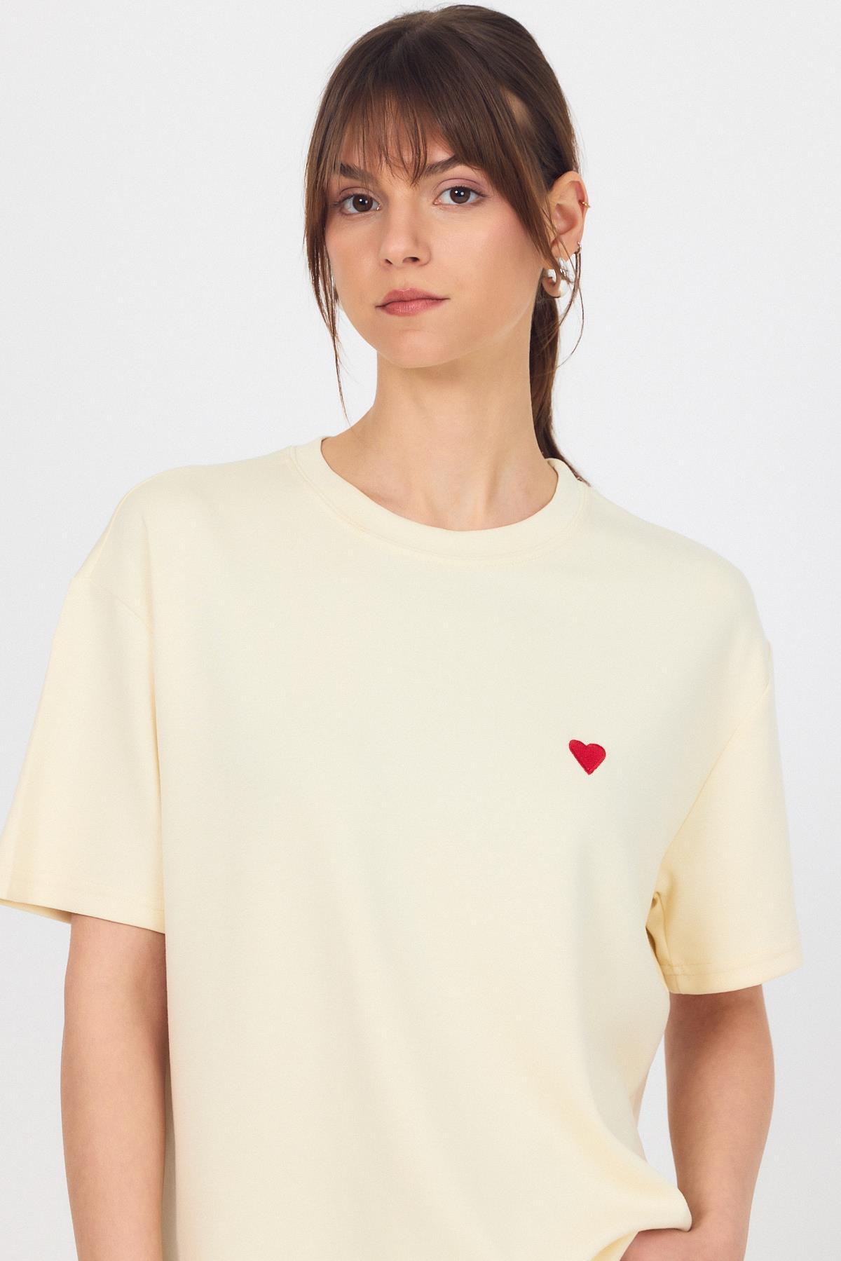 Sarı Kalp Nakışlı Premium Kumaş Tişört 6218 - 4