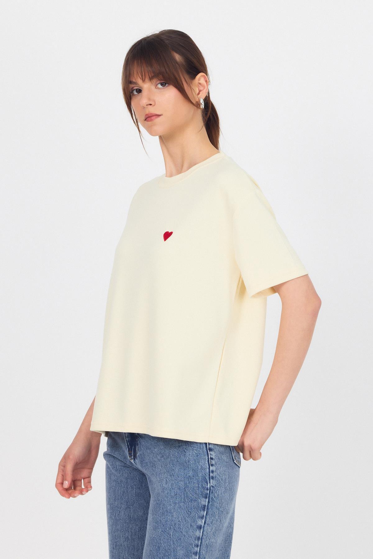 Sarı Kalp Nakışlı Premium Kumaş Tişört 6218 - 3