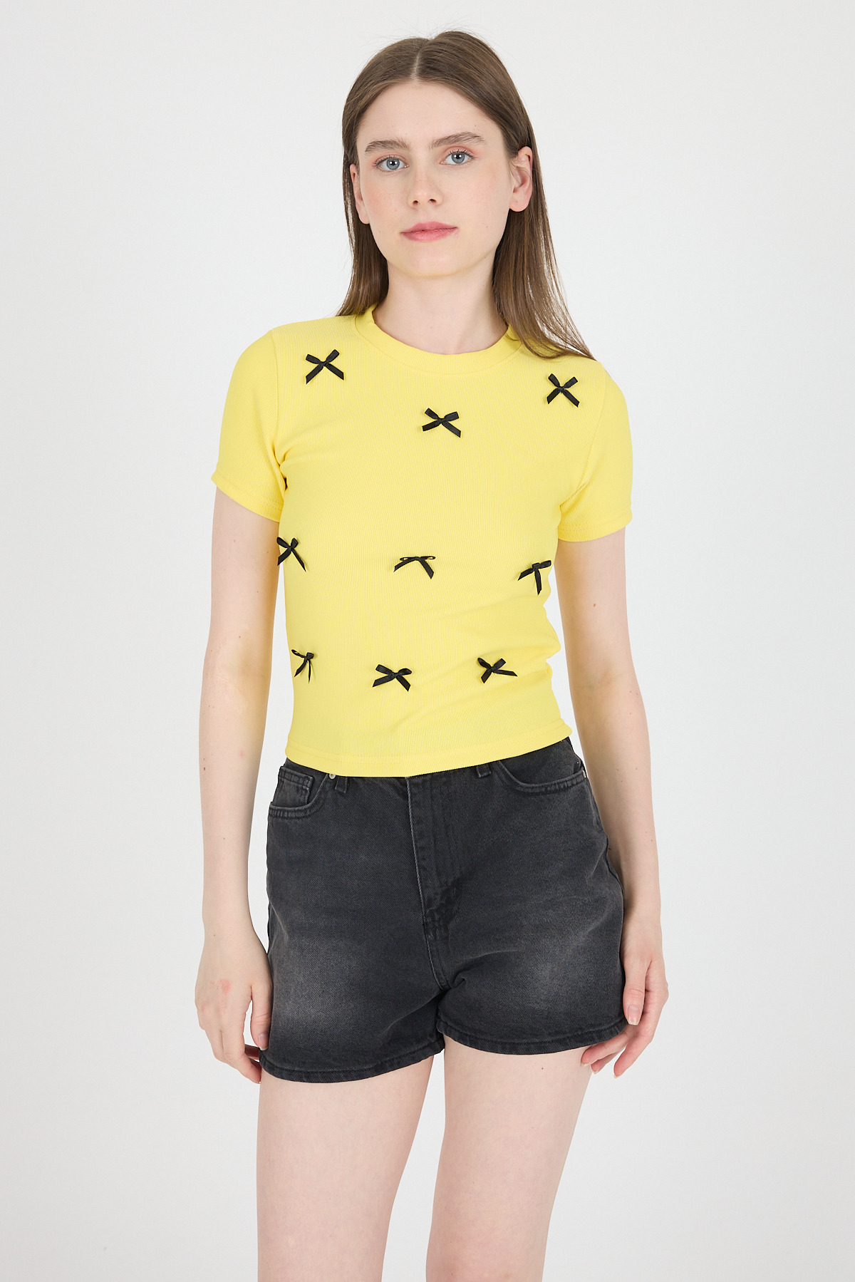 Sarı Kurdele Detay Crop Tişört 2202 - RAYS