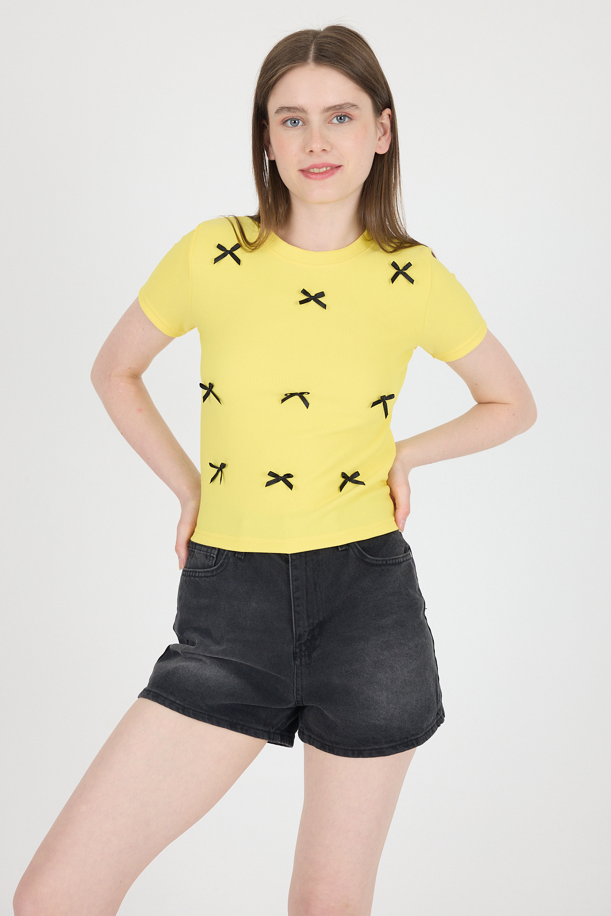 Sarı Kurdele Detay Crop Tişört 2202 - 6