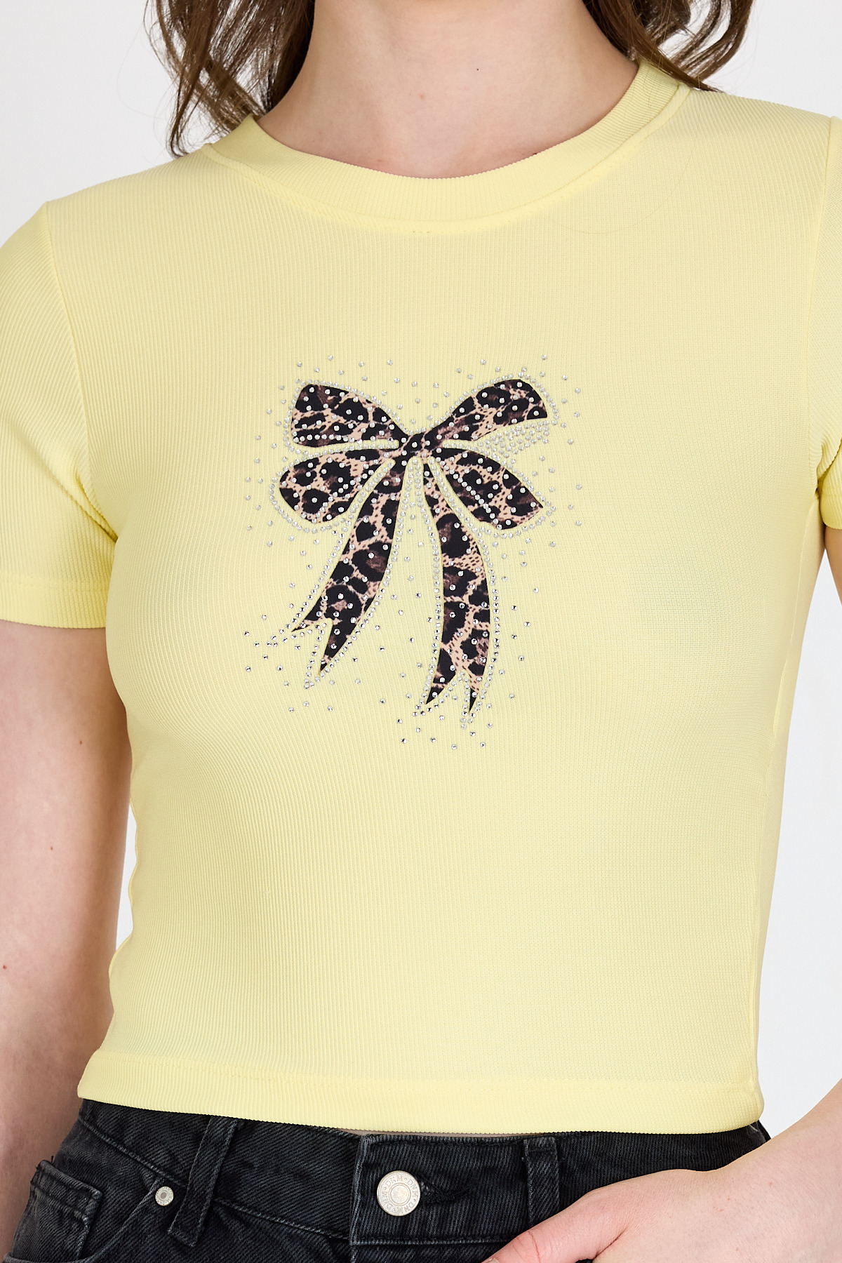 Sarı Leopar Fiyonk Baskılı Taş Detaylı Slim Fit Crop Tişört 0549-1 - RAYS