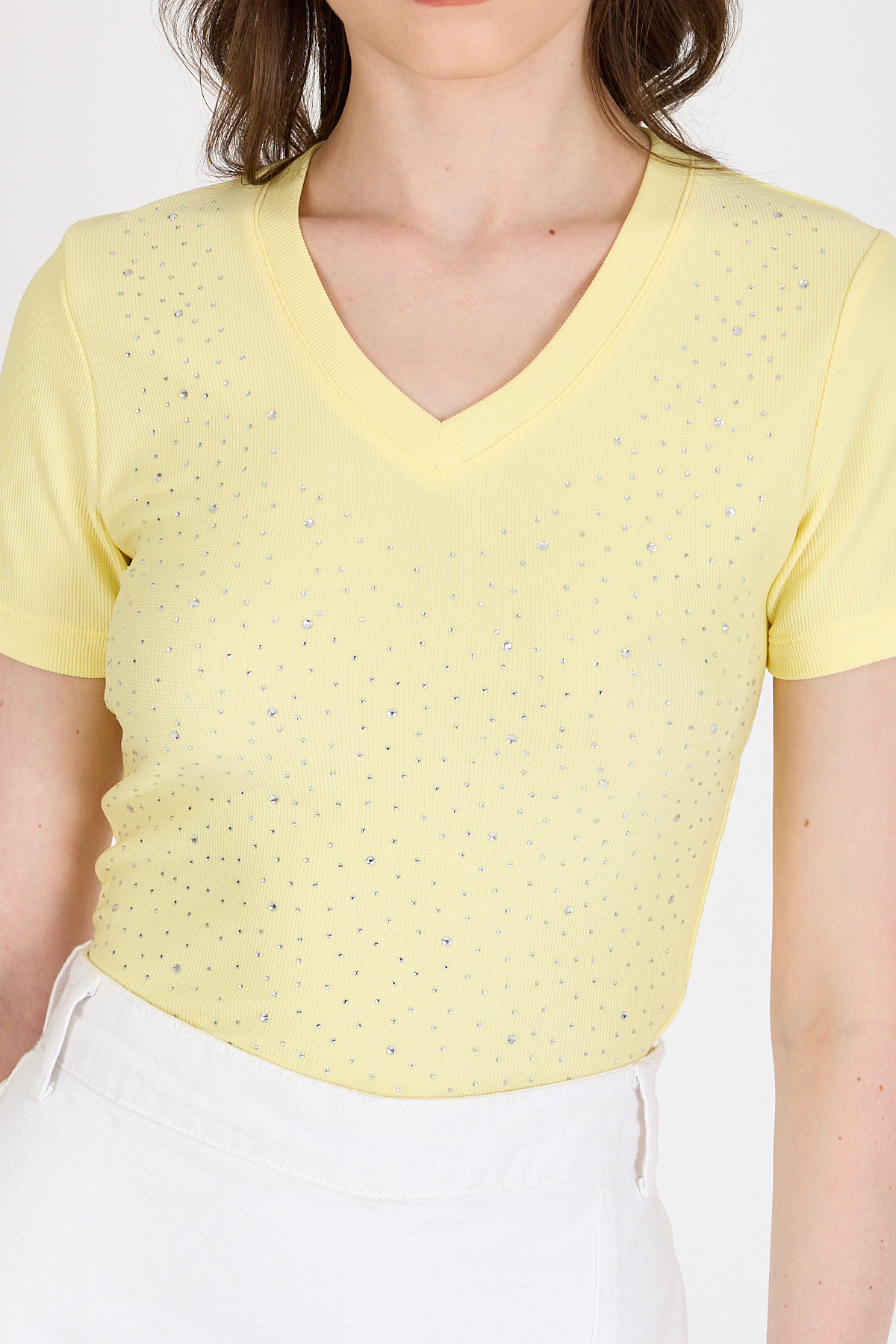 Sarı Taş İşleme Detaylı V Yaka Slim Fit Tişört 0949 - 4