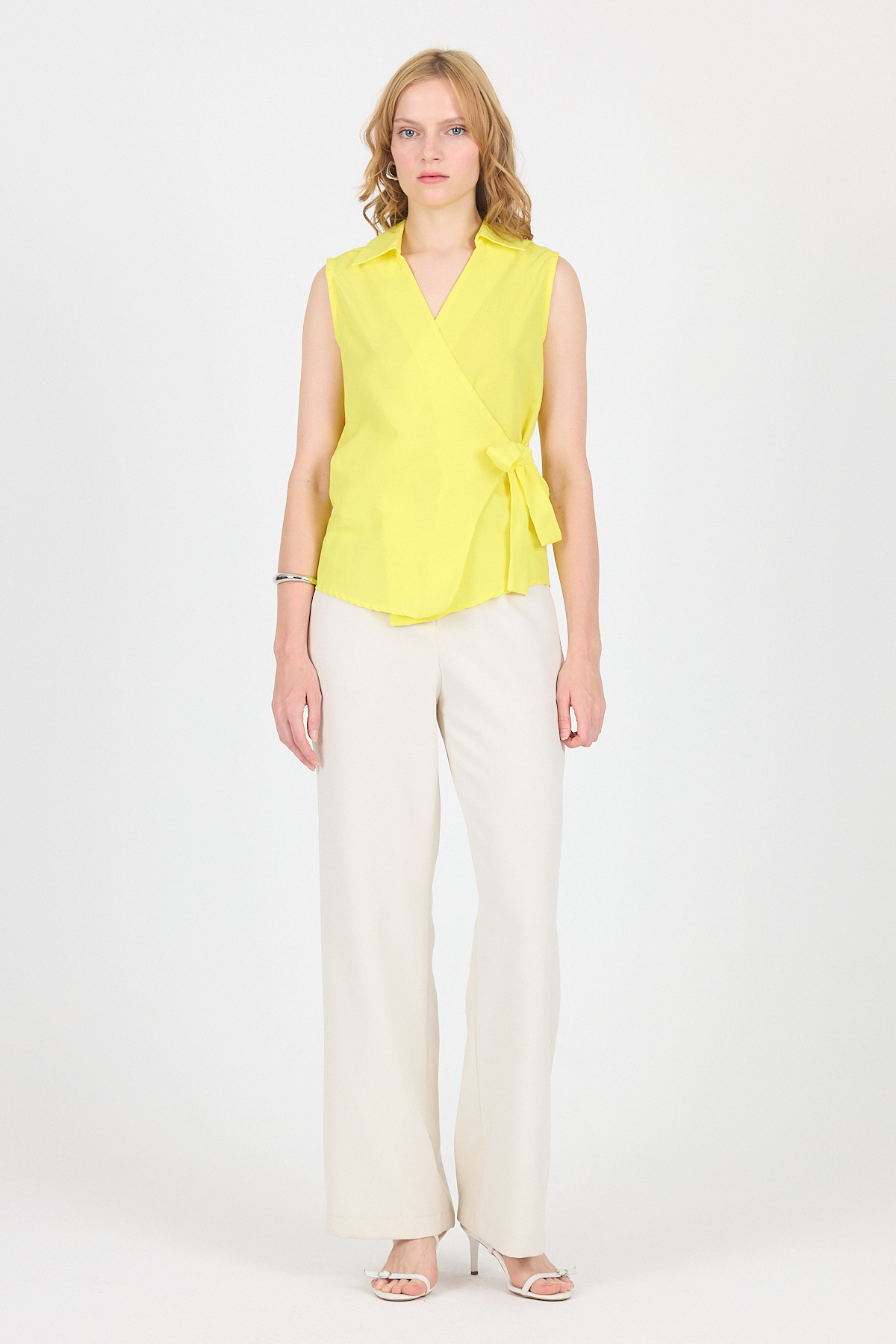 Sarı Yan Bağlama Detaylı Kolsuz Kruvaze Bluz 8047 - 3