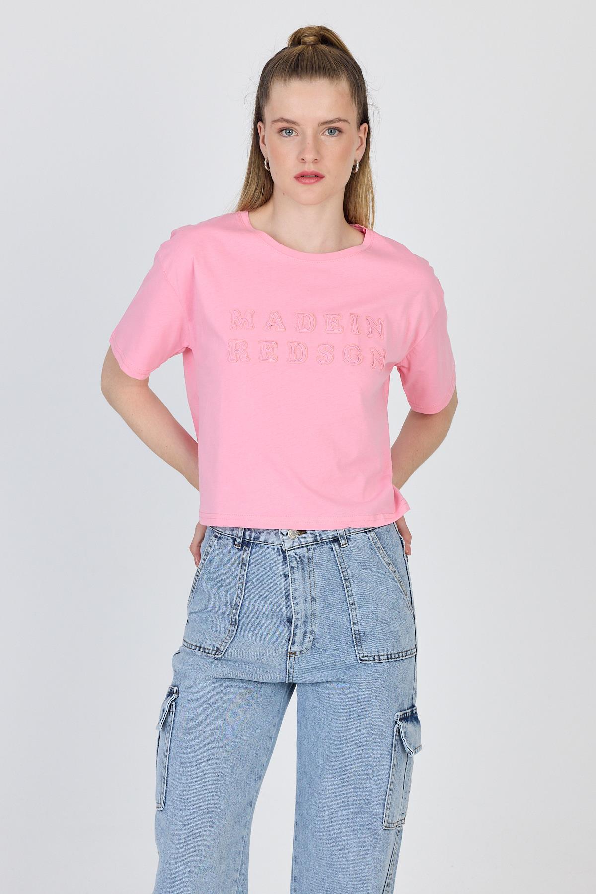 Şeker Pembe Yazı Nakışlı Crop Tişört 25259 - RAYS