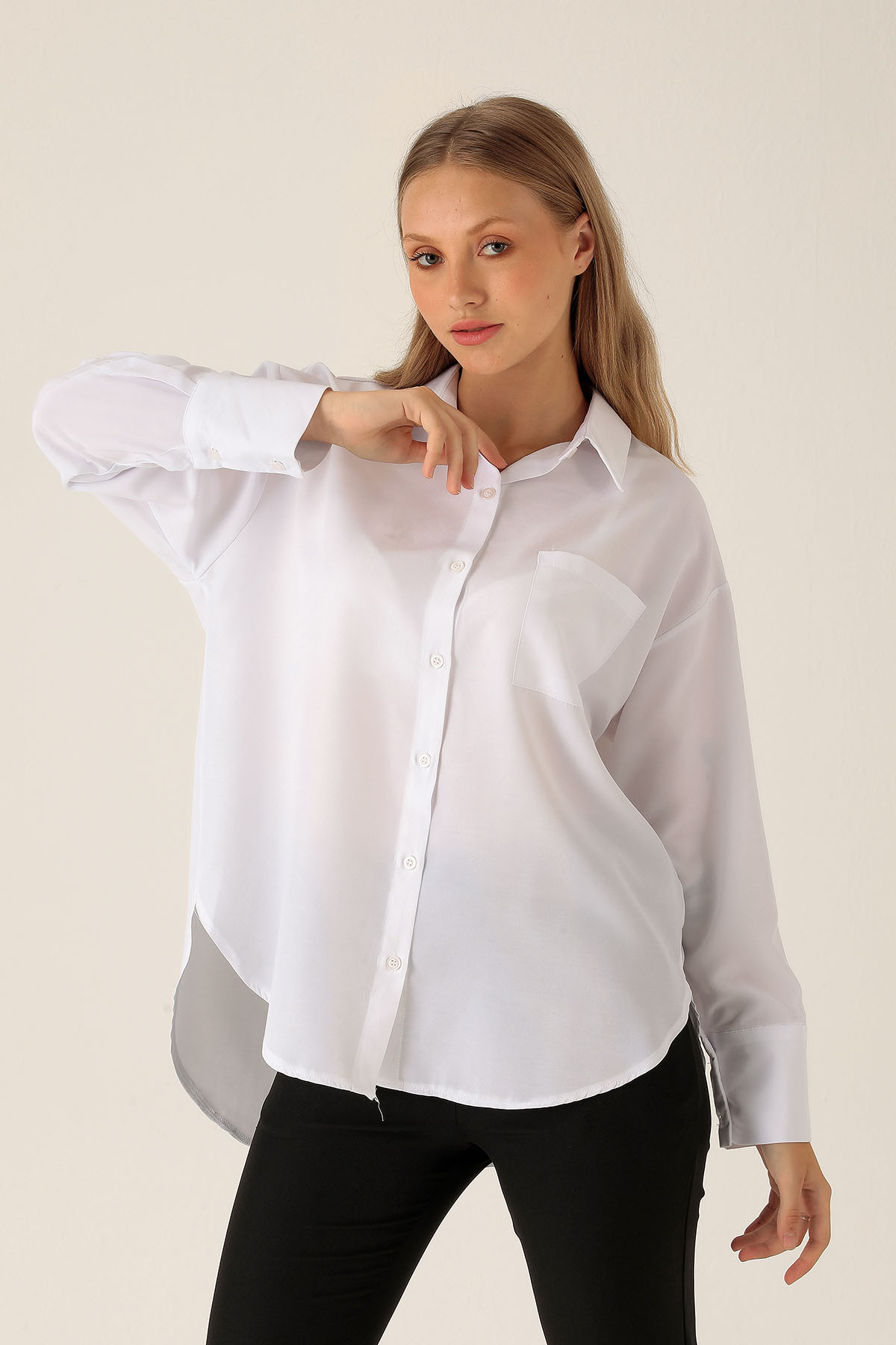 Sırt Düğmeli Tek Cepli Bayan Gömlek - 6500A Beyaz 
