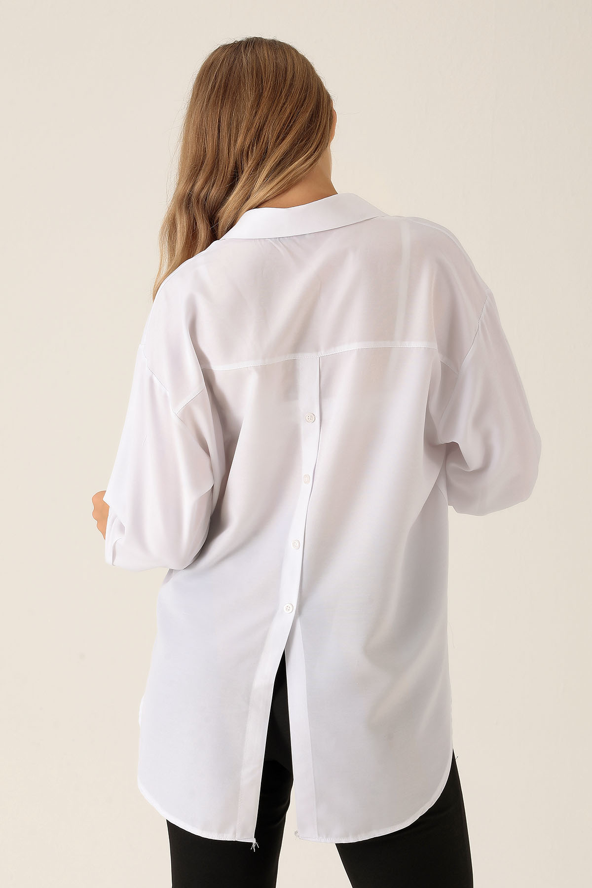 Sırt Düğmeli Tek Cepli Bayan Gömlek - 6500A Beyaz - 3