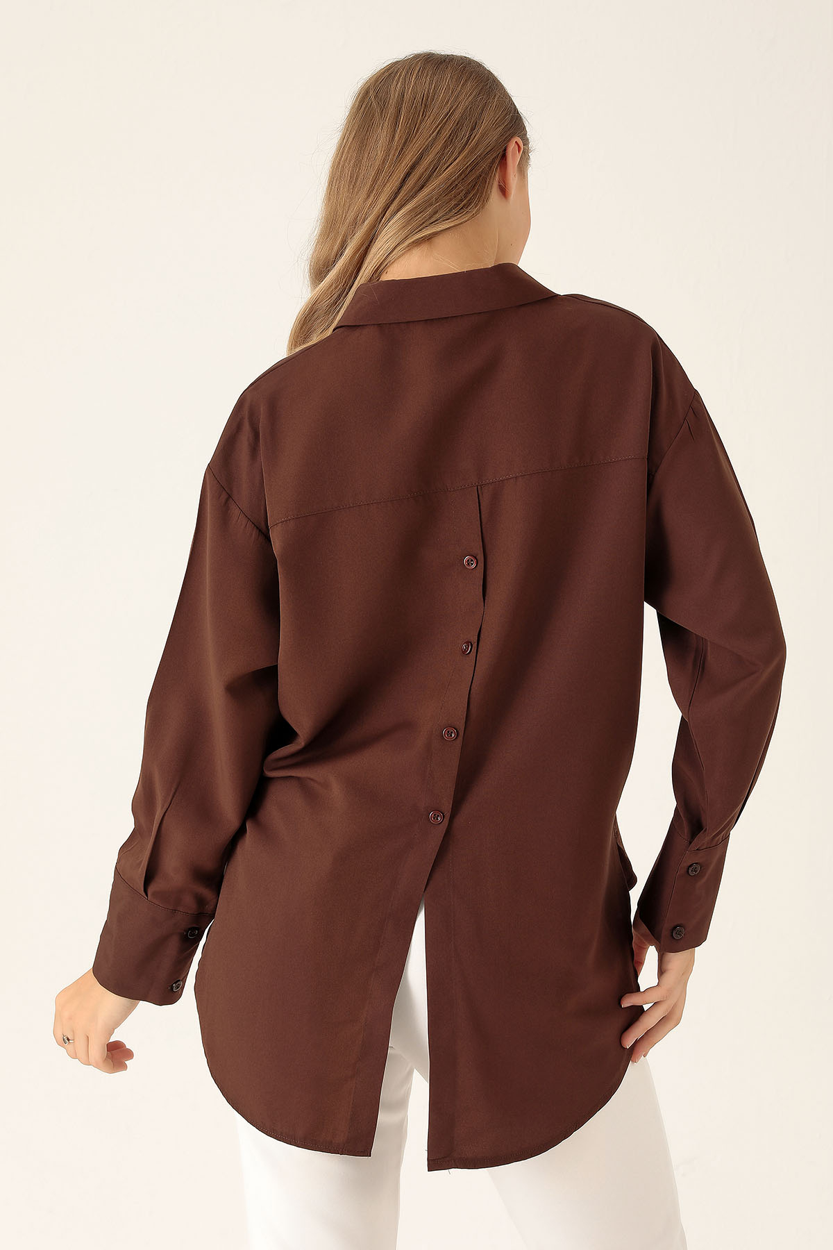 Sırt Düğmeli Tek Cepli Bayan Gömlek - 6500A Kahve - 3