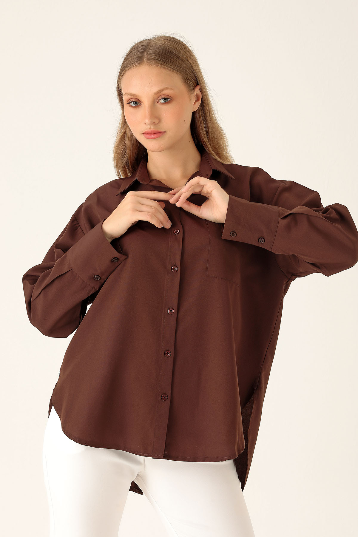 Sırt Düğmeli Tek Cepli Bayan Gömlek - 6500A Kahve - 1