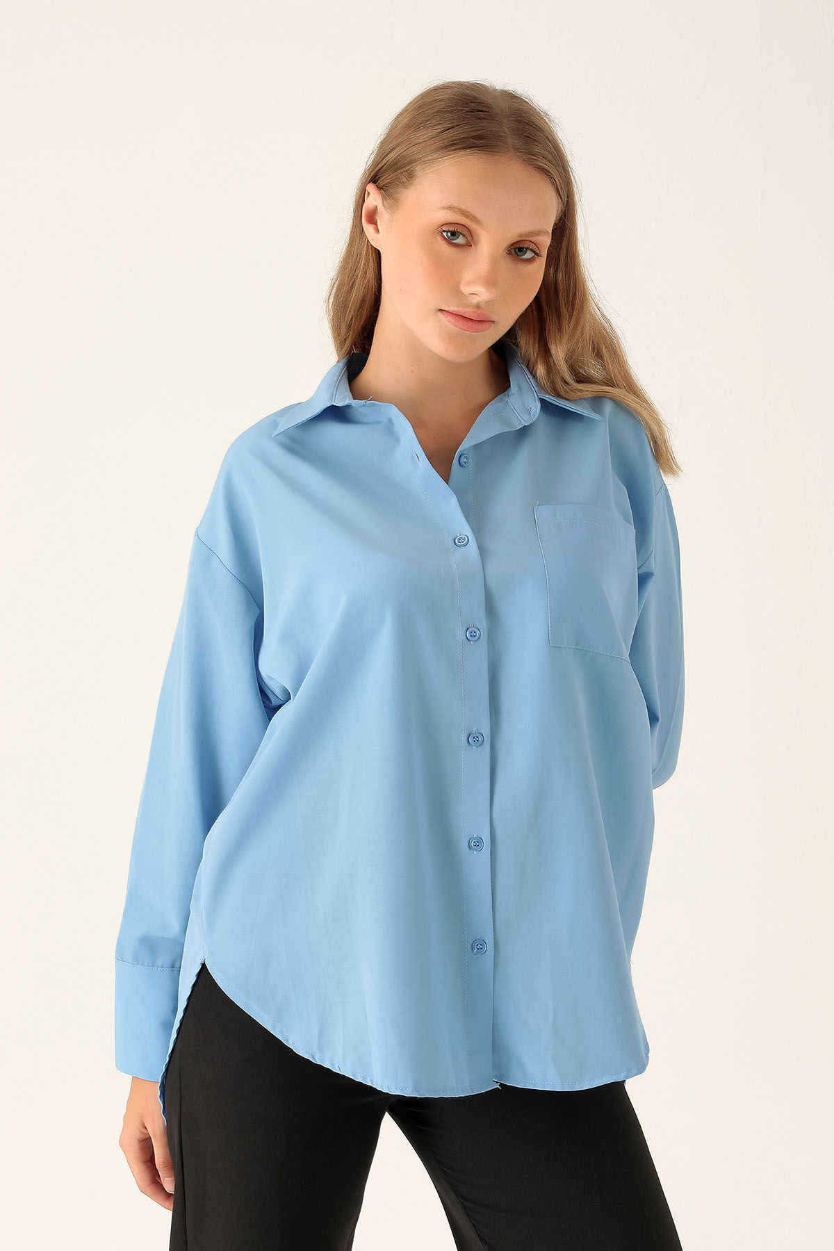 Sırt Düğmeli Tek Cepli Bayan Gömlek - 6500A Mavi 