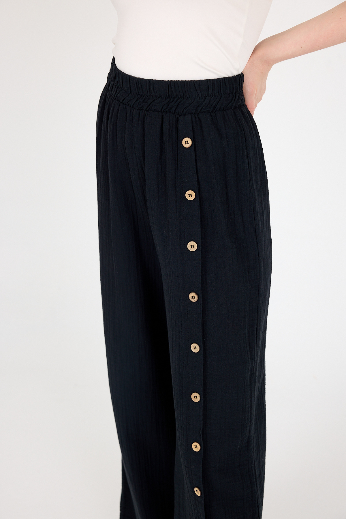 Siyah %100 Pamuk Müslin Yanı Düğmeli Yırtmaçlı Geniş Paça Pantolon 4704A - 4