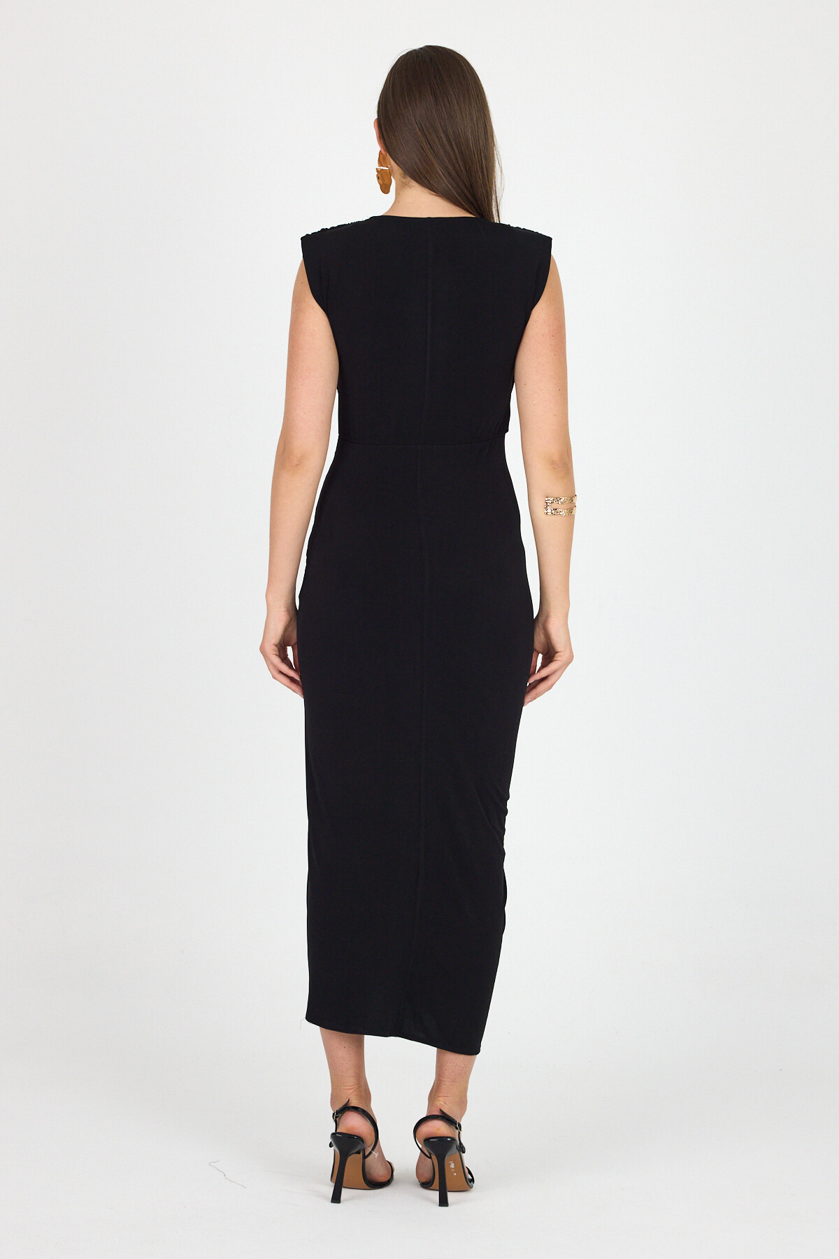Siyah Aksesuar Detaylı Büzgülü Midi Elbise 251642 - 5