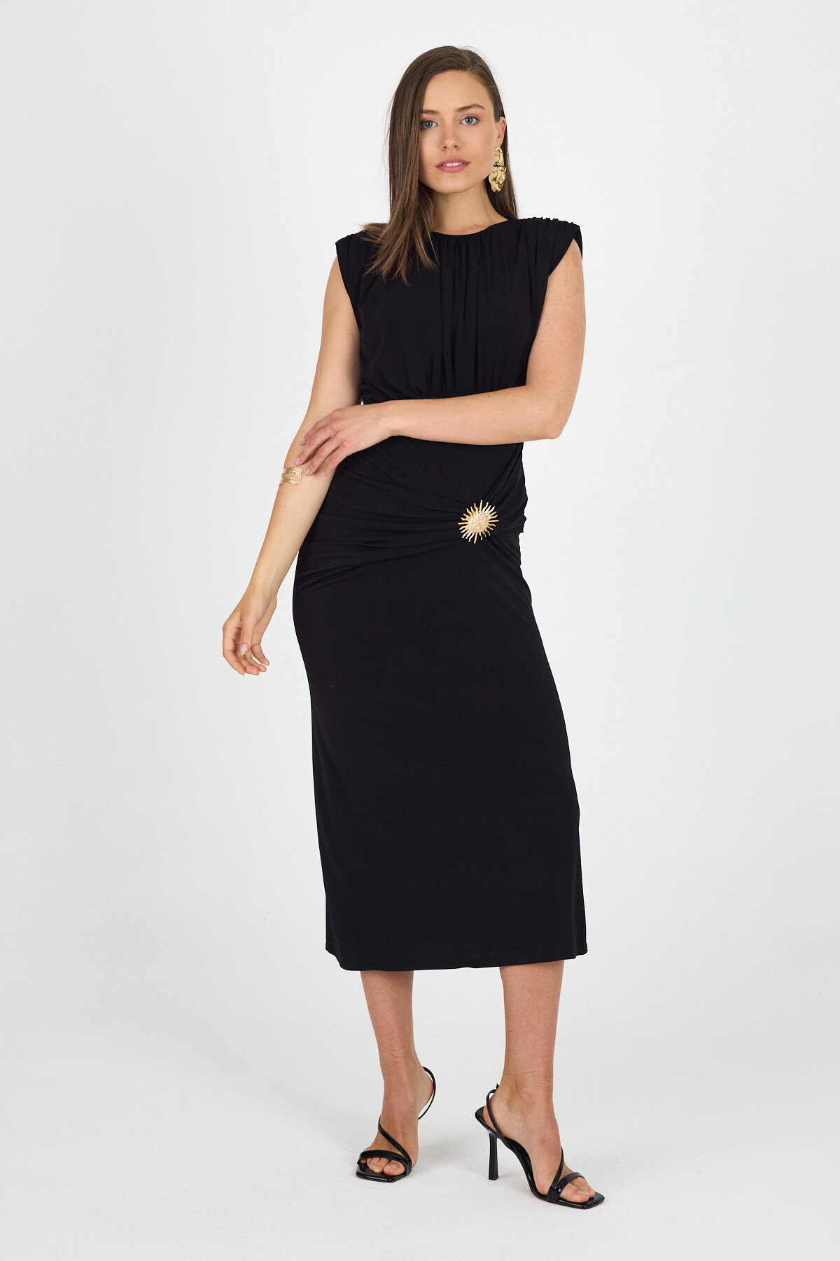 Siyah Aksesuar Detaylı Büzgülü Midi Elbise 251642 - 6
