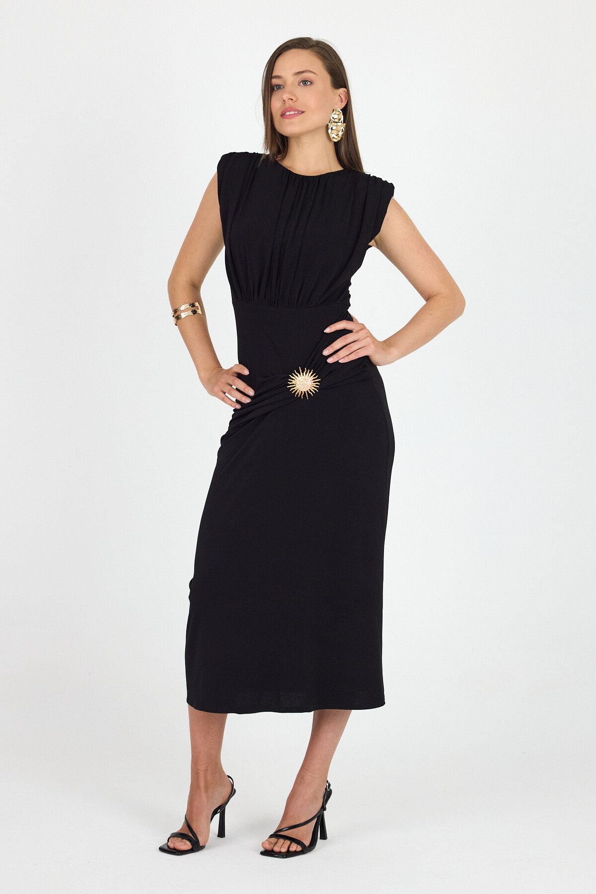 Siyah Aksesuar Detaylı Büzgülü Midi Elbise 251642 - 2