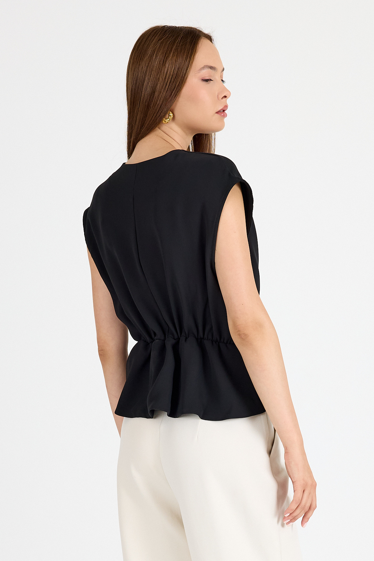 Siyah Aksesuar Detaylı V Yaka Drape Bluz 251178 - 5