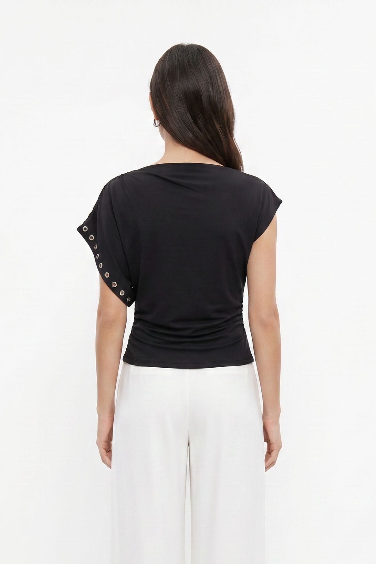 Siyah Asimetrik Kol Zımbalı Bluz 36003 - 2